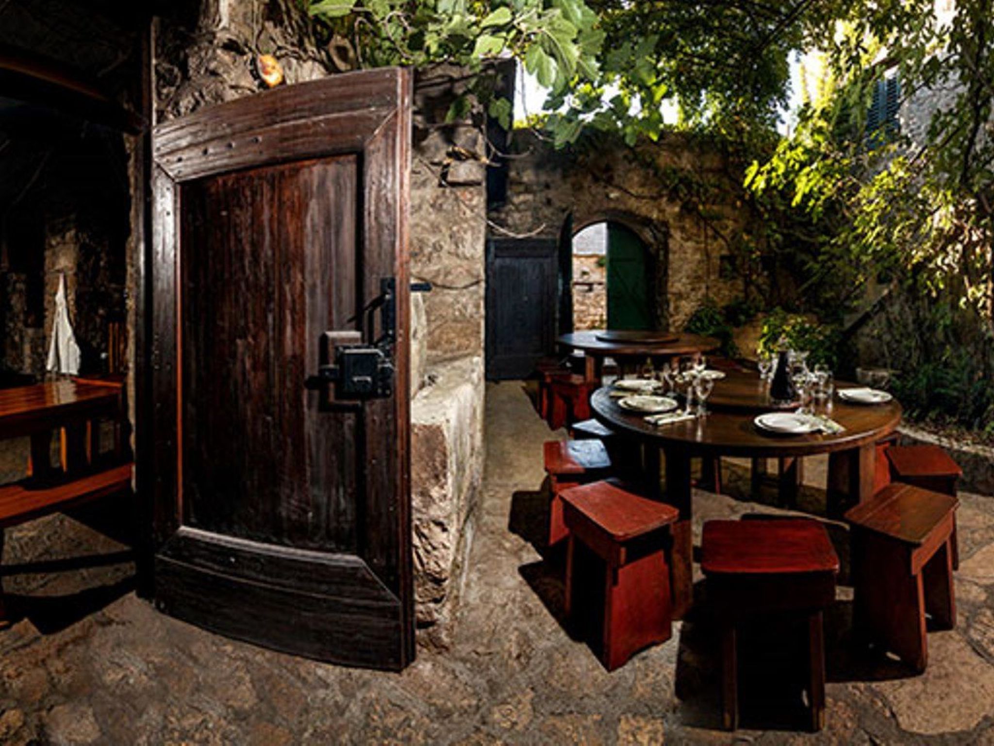 Steinhaus Glicinija mit Pool