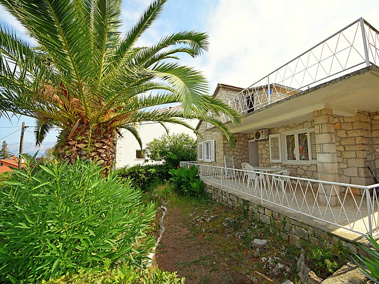 Vrijstaand vakantiehuis Villa Palma in het centrum van Postira, Brač in Brač/Postira