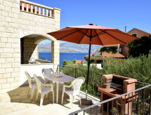 Villa Bay View: Luxe villa aan zee met panoramisch uitzicht op Brač - thumbnail 1