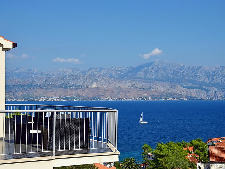 Molo Lozna Apartment in Brac Island