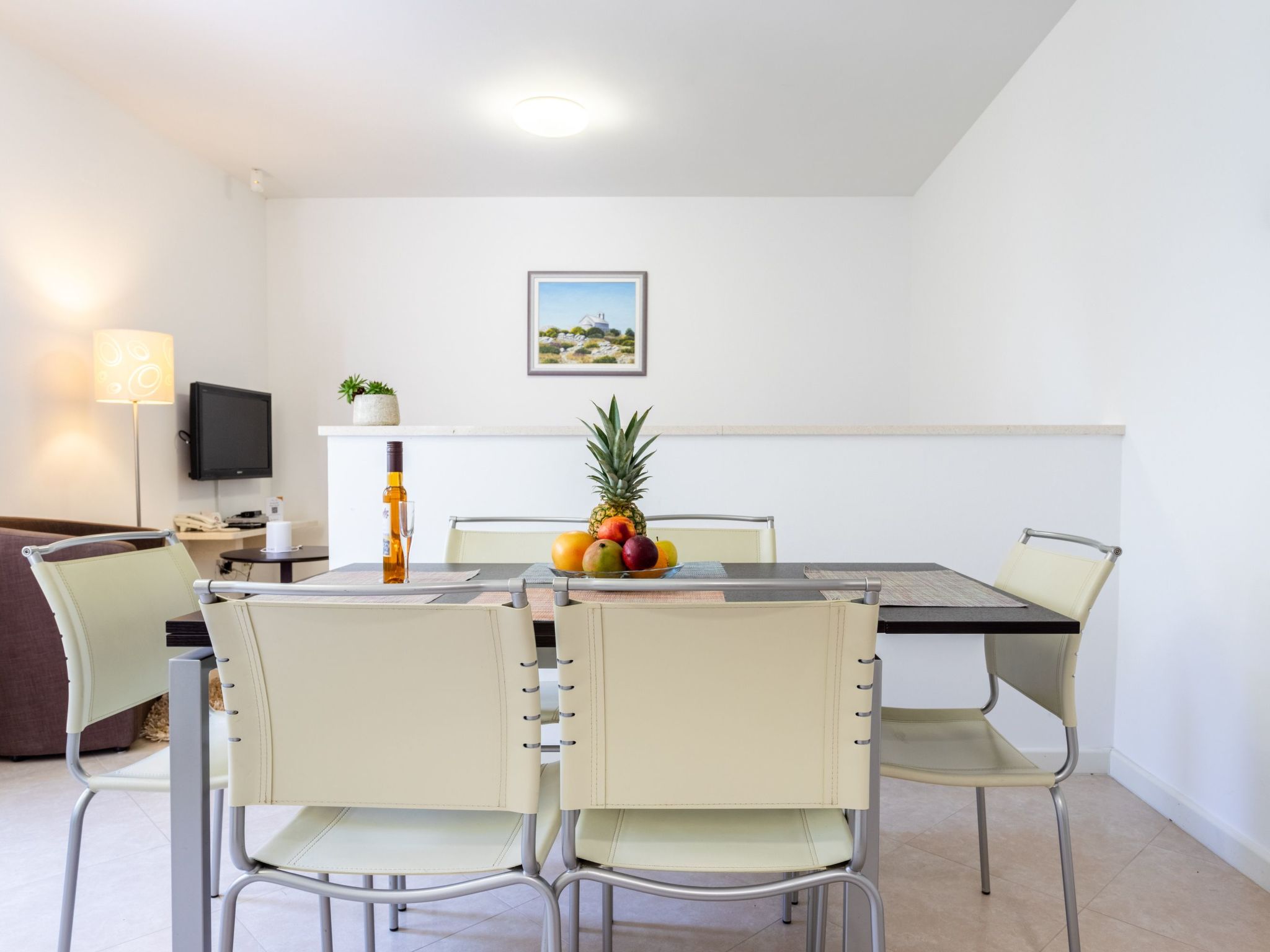 Geräumige Ferienwohnung mit privatem Sonnenbalkon-Dedans