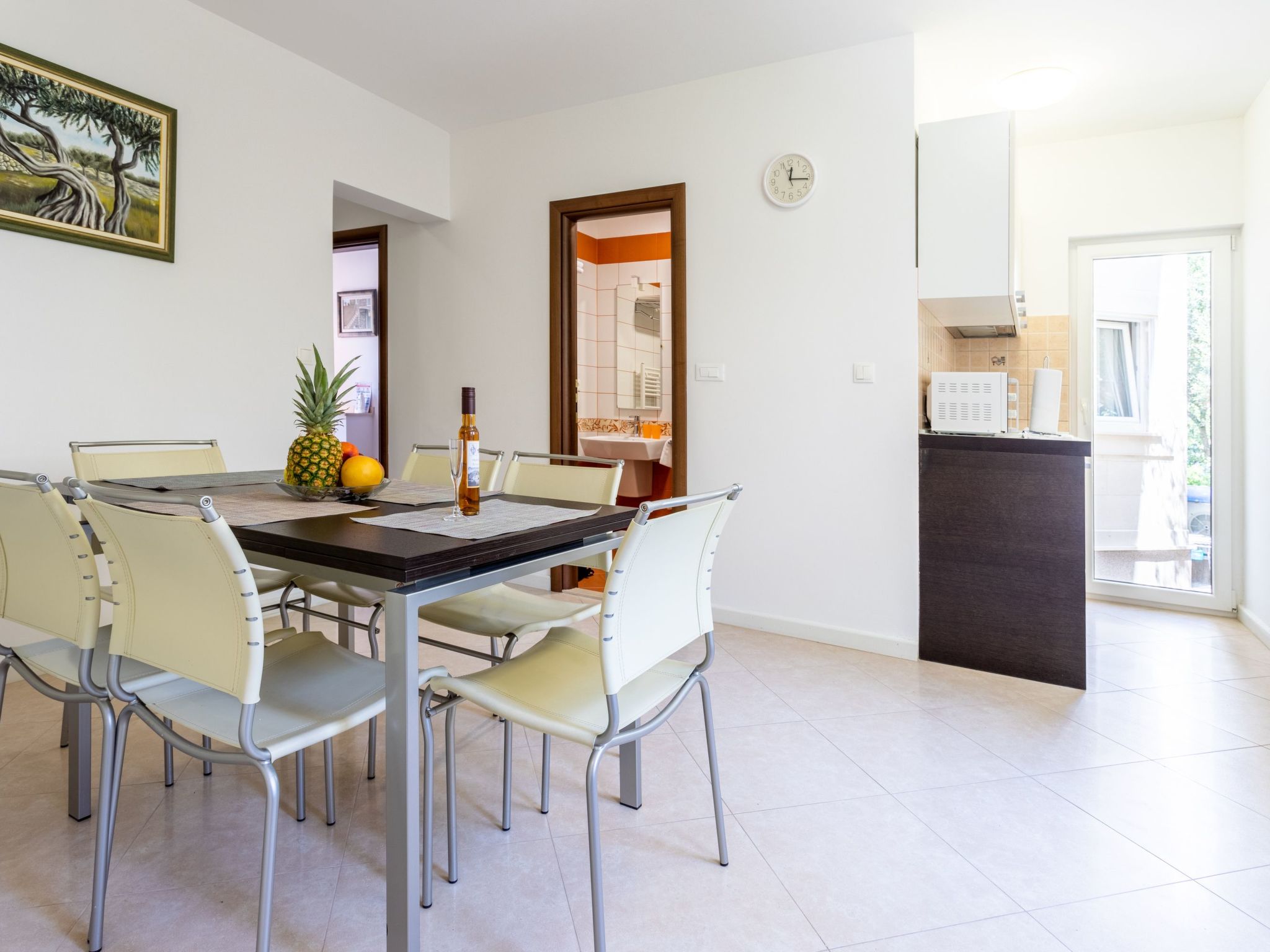 Geräumige Ferienwohnung mit privatem Sonnenbalkon-Dedans