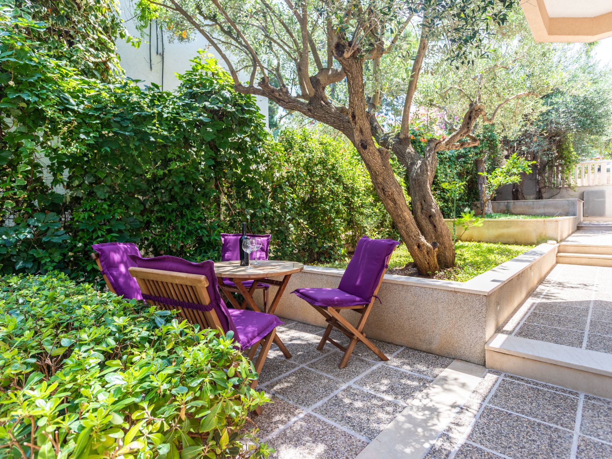 Geräumige Ferienwohnung mit privatem Sonnenbalkon-Dedans