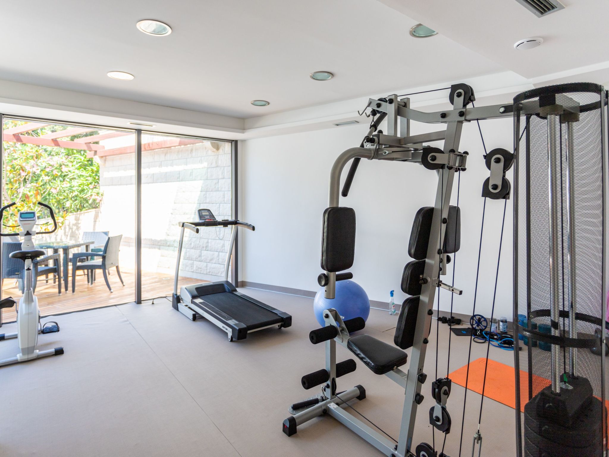 Geräumige Ferienwohnung mit privatem Sonnenbalkon-Dedans