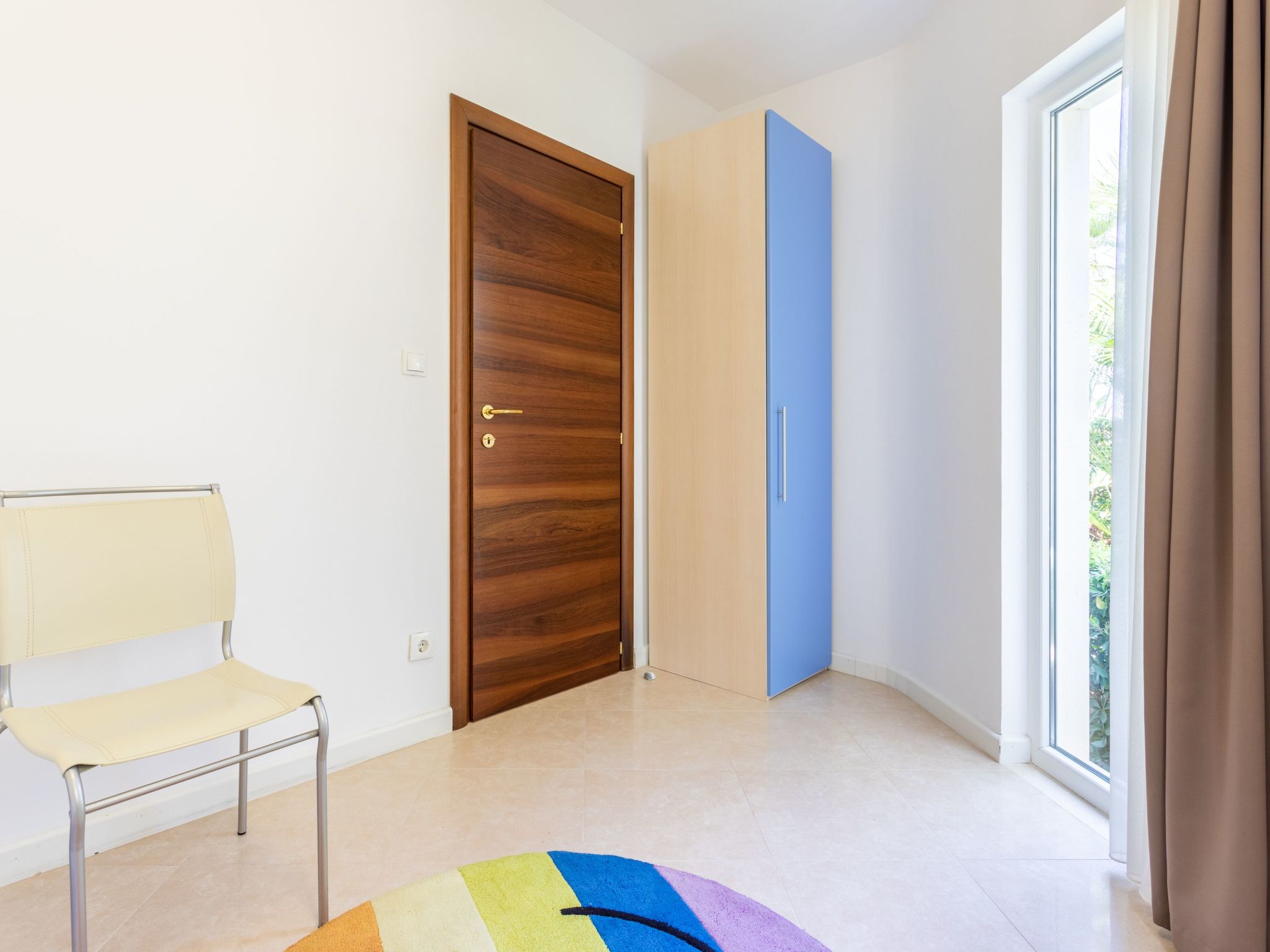 Große Ferienwohnung mit Pool, Garten und Terrasse-Dedans