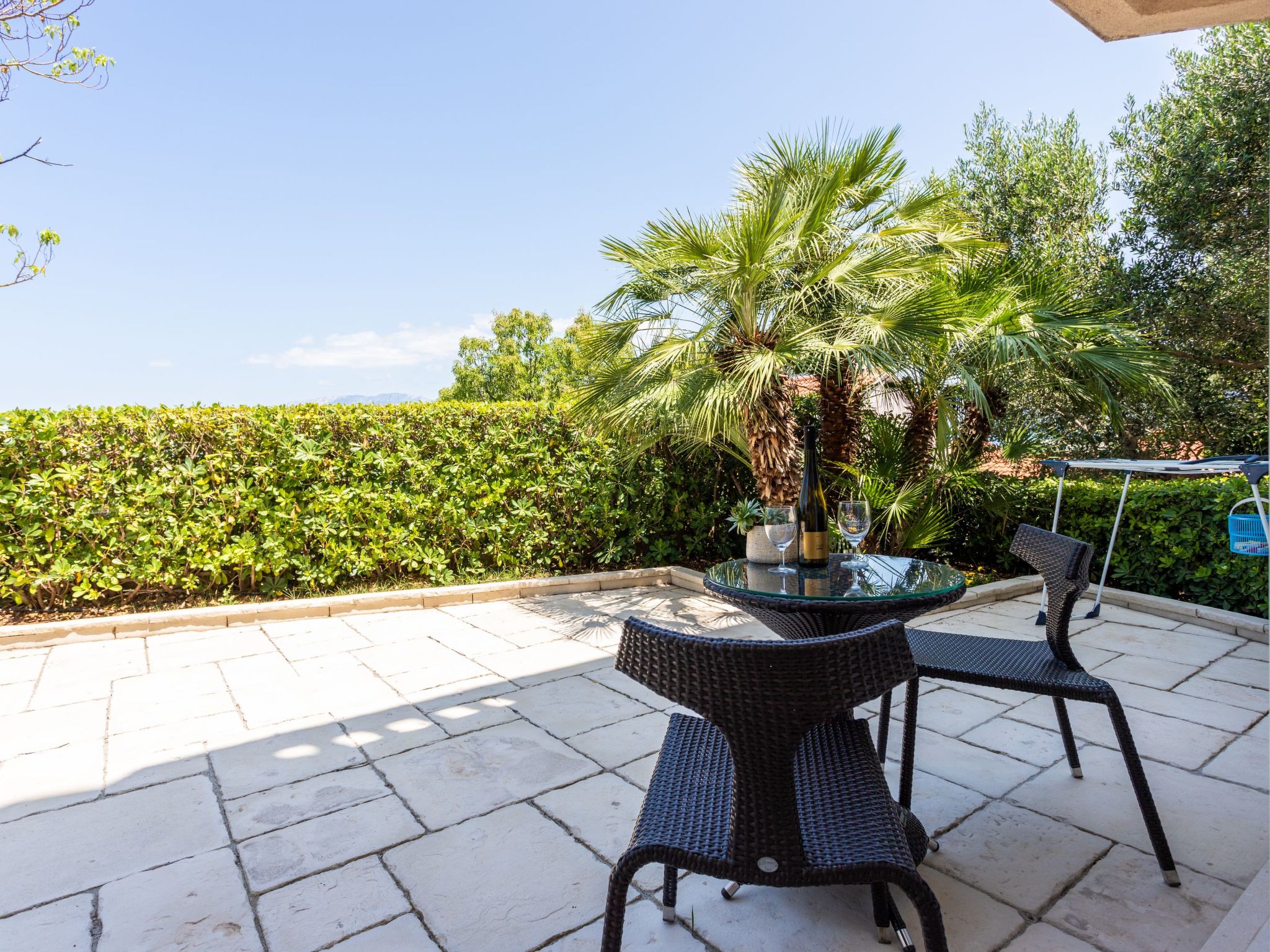 Große Ferienwohnung mit Pool, Garten und Terrasse-Dedans