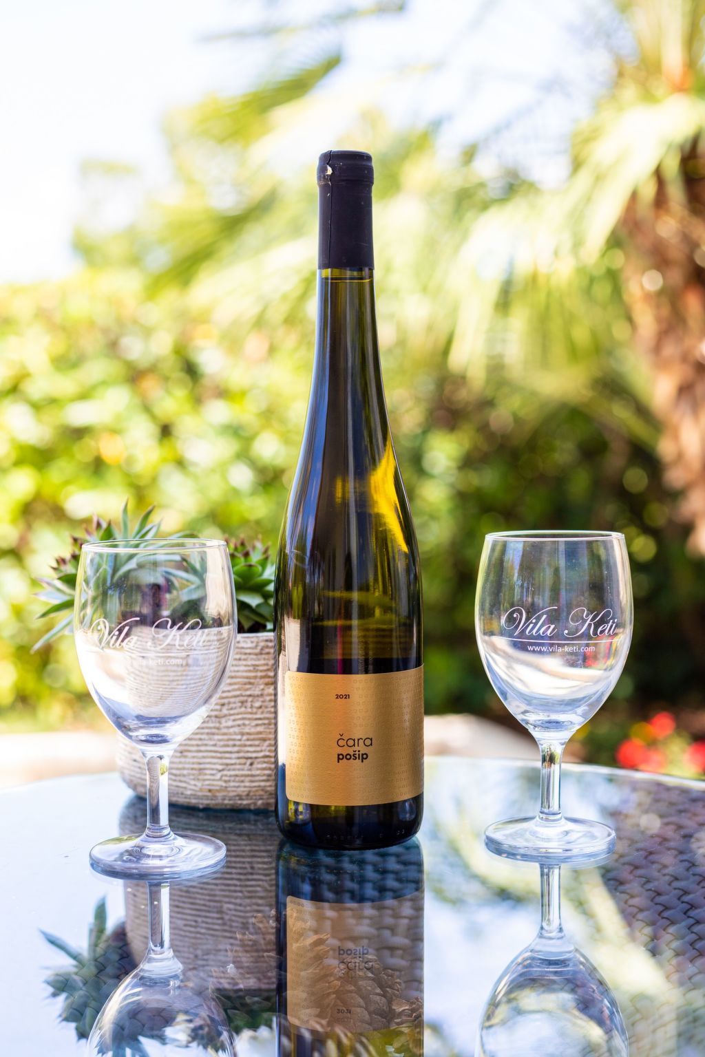 Große Ferienwohnung mit Pool, Garten und Terrasse-Dedans