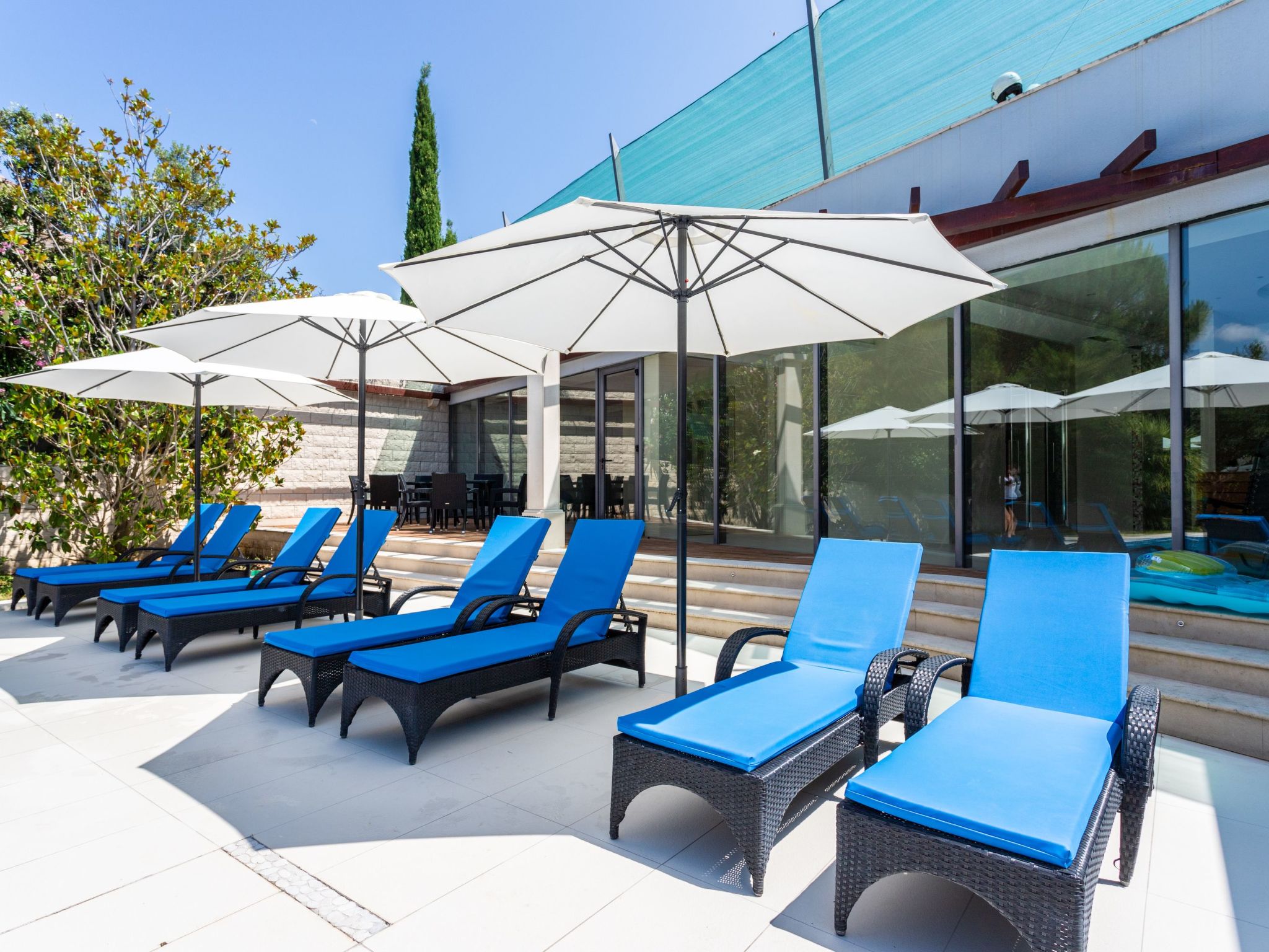 Große Ferienwohnung mit Pool, Garten und Terrasse-Dedans