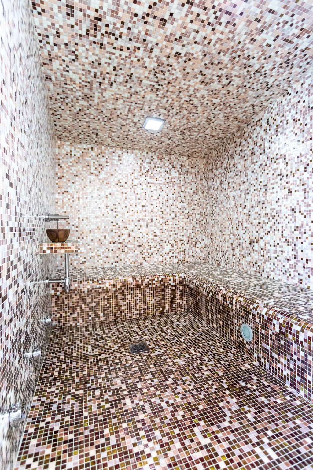 Große Ferienwohnung mit Pool, Garten und Terrasse-Dedans