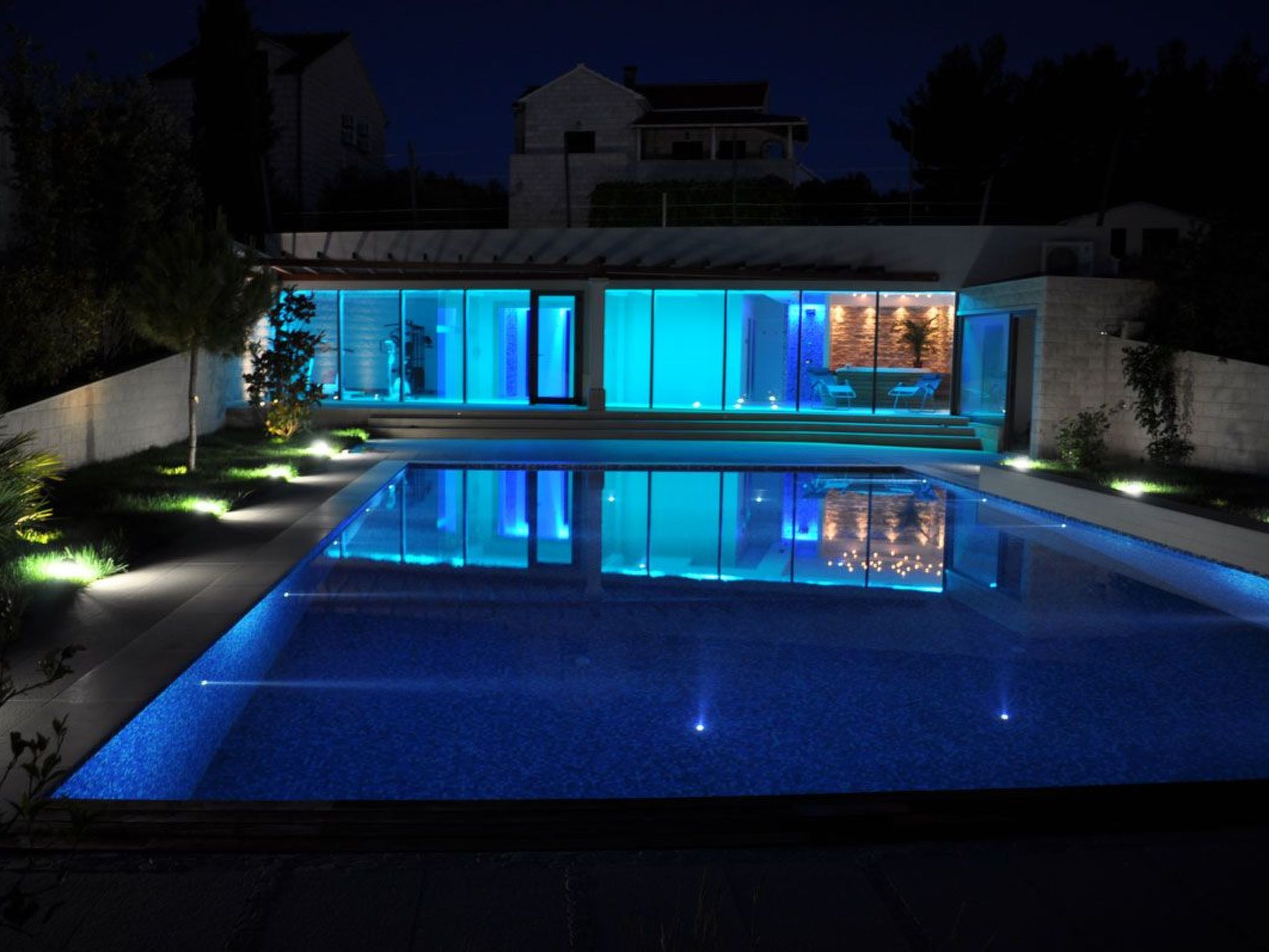 Luxuriöse Ferienwohnung mit Poolblick-Dedans