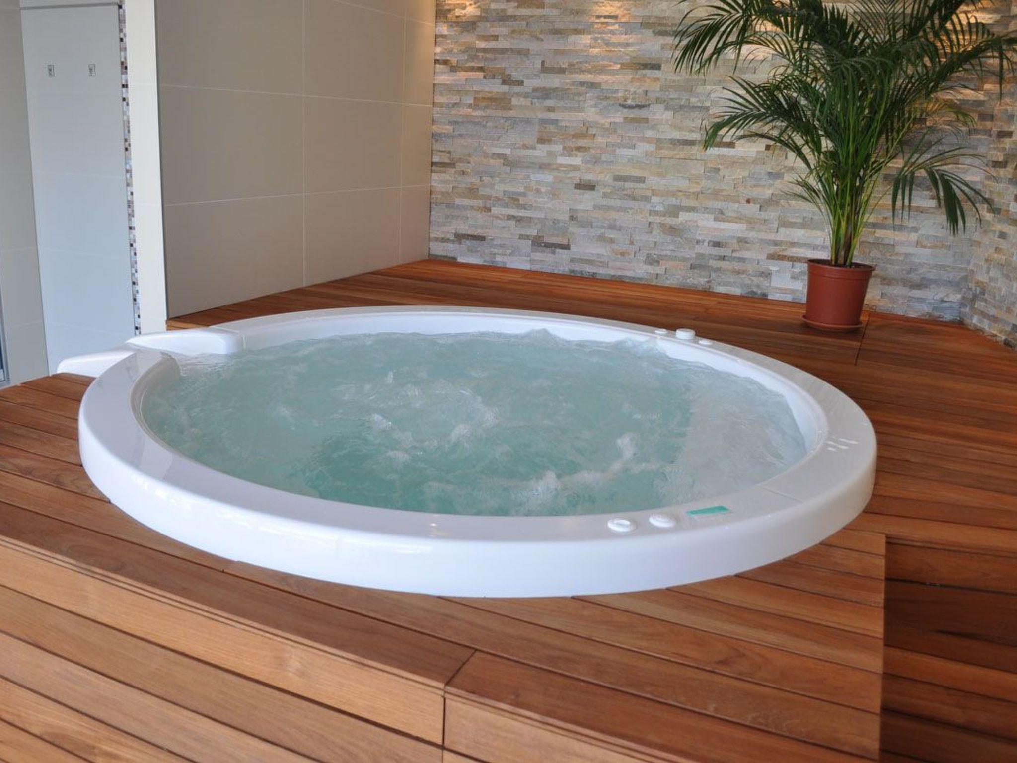 Luxuriöse Ferienwohnung mit Poolblick-Dedans