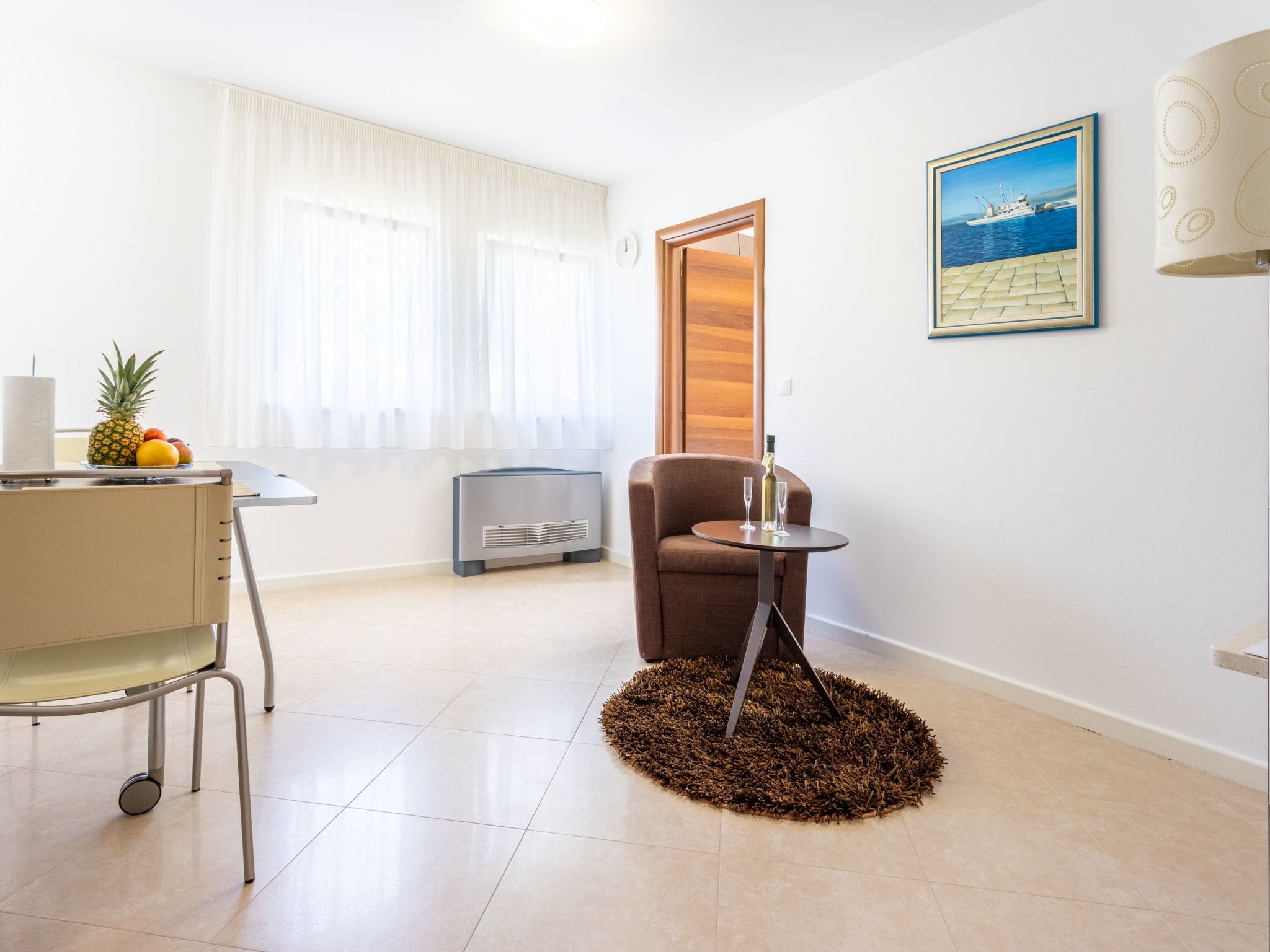 Luxuriöse Ferienwohnung mit Poolblick-Dedans