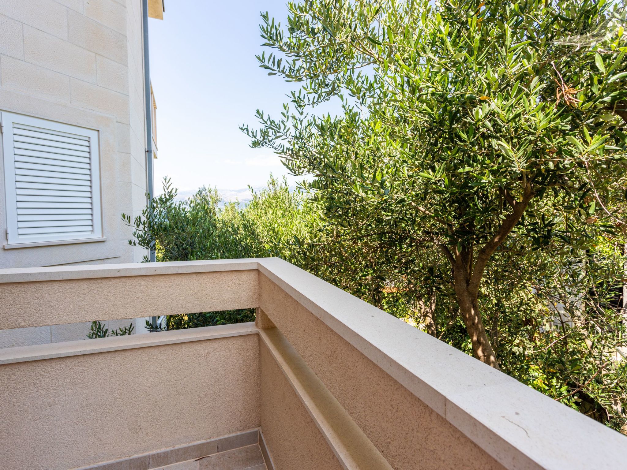 Luxuriöse Ferienwohnung mit Poolblick-Dedans