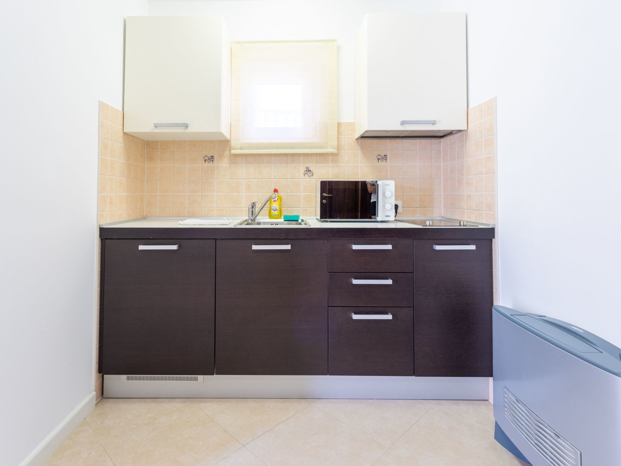 Helle Studio-Ferienwohnung mit Sonnenbalkon-Dedans