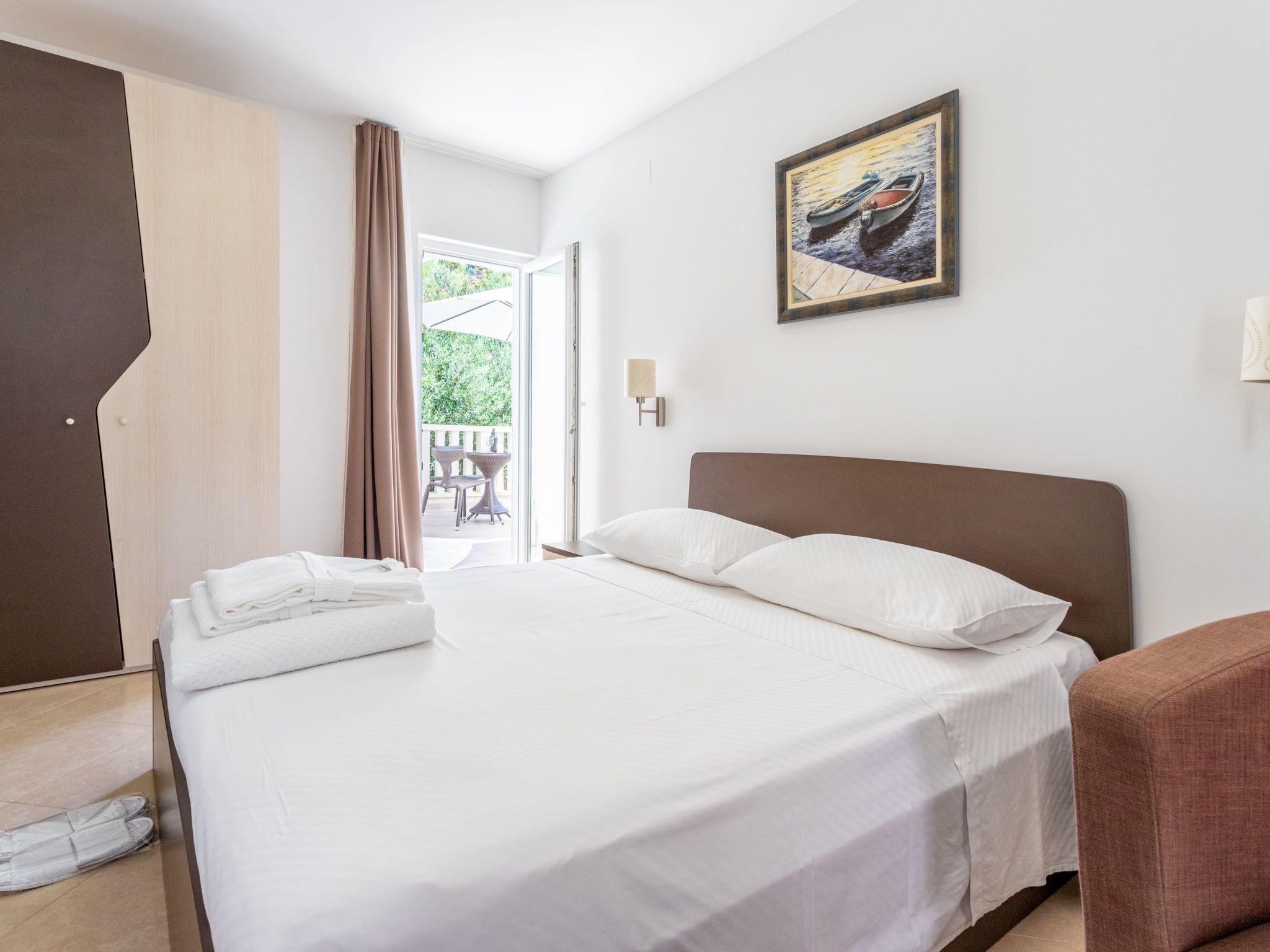 Helle Studio-Ferienwohnung mit Sonnenbalkon-Dedans