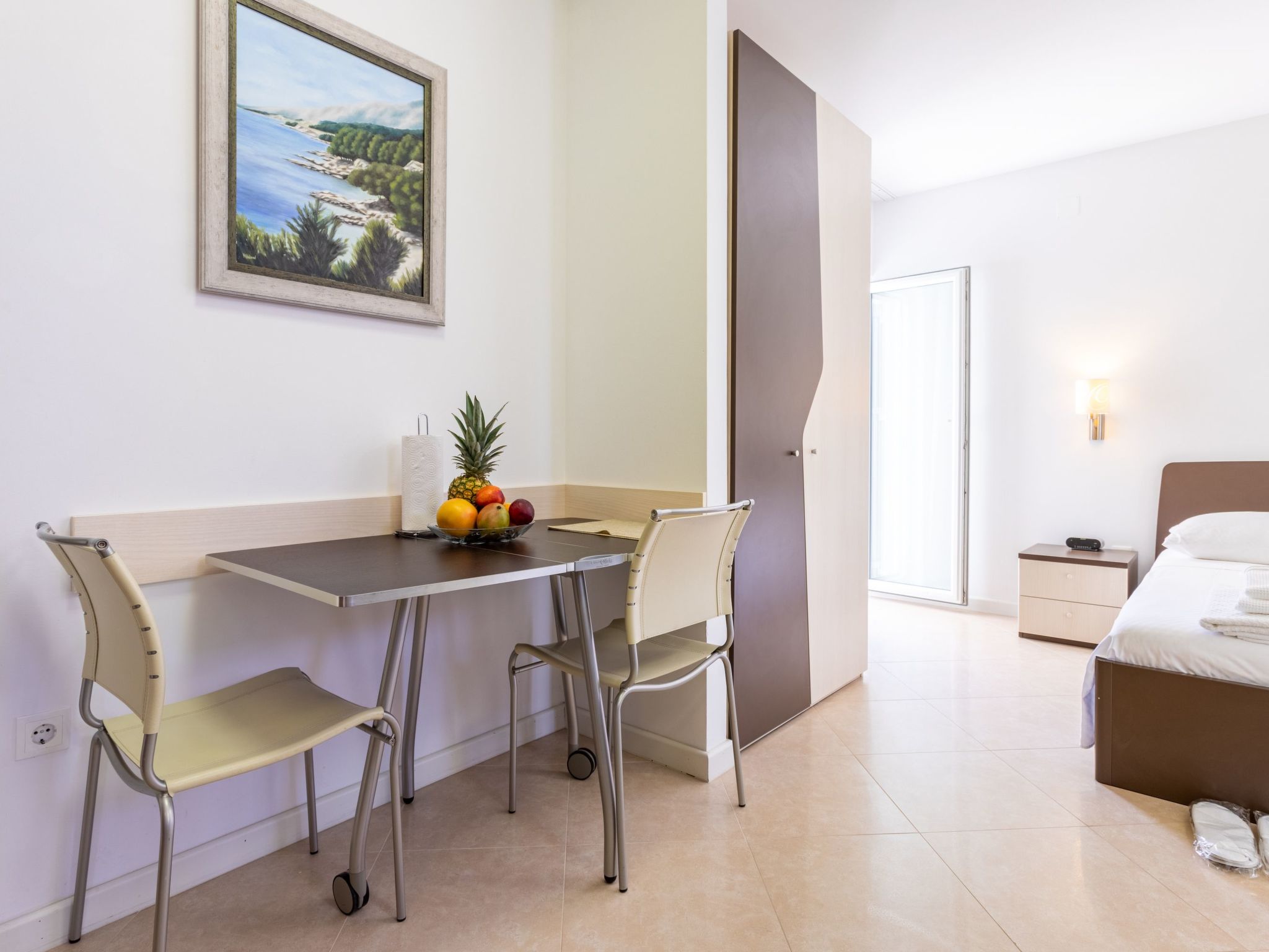 Helle Studio-Ferienwohnung mit Sonnenbalkon