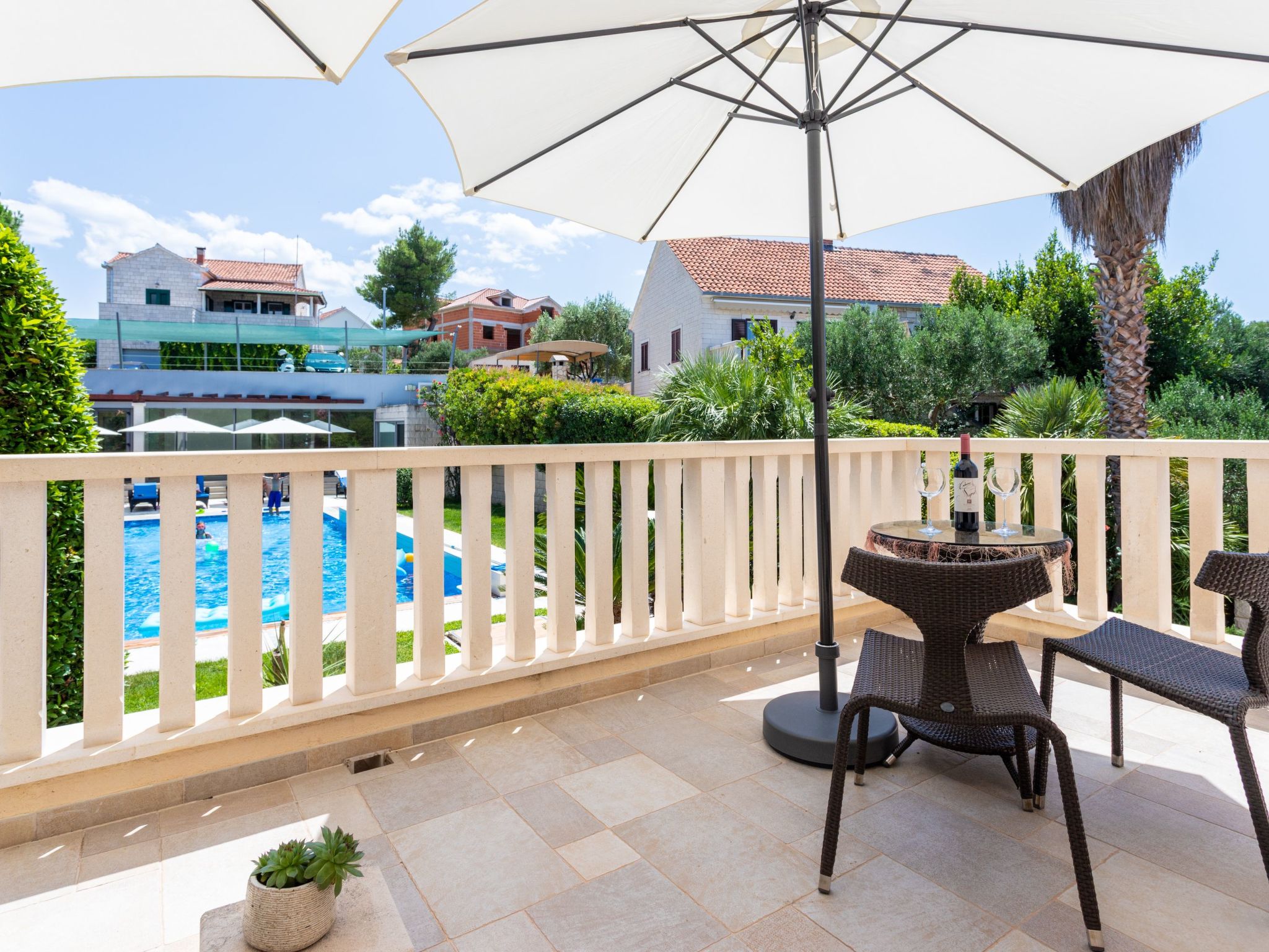 Helle Studio-Ferienwohnung mit Sonnenbalkon-Dedans