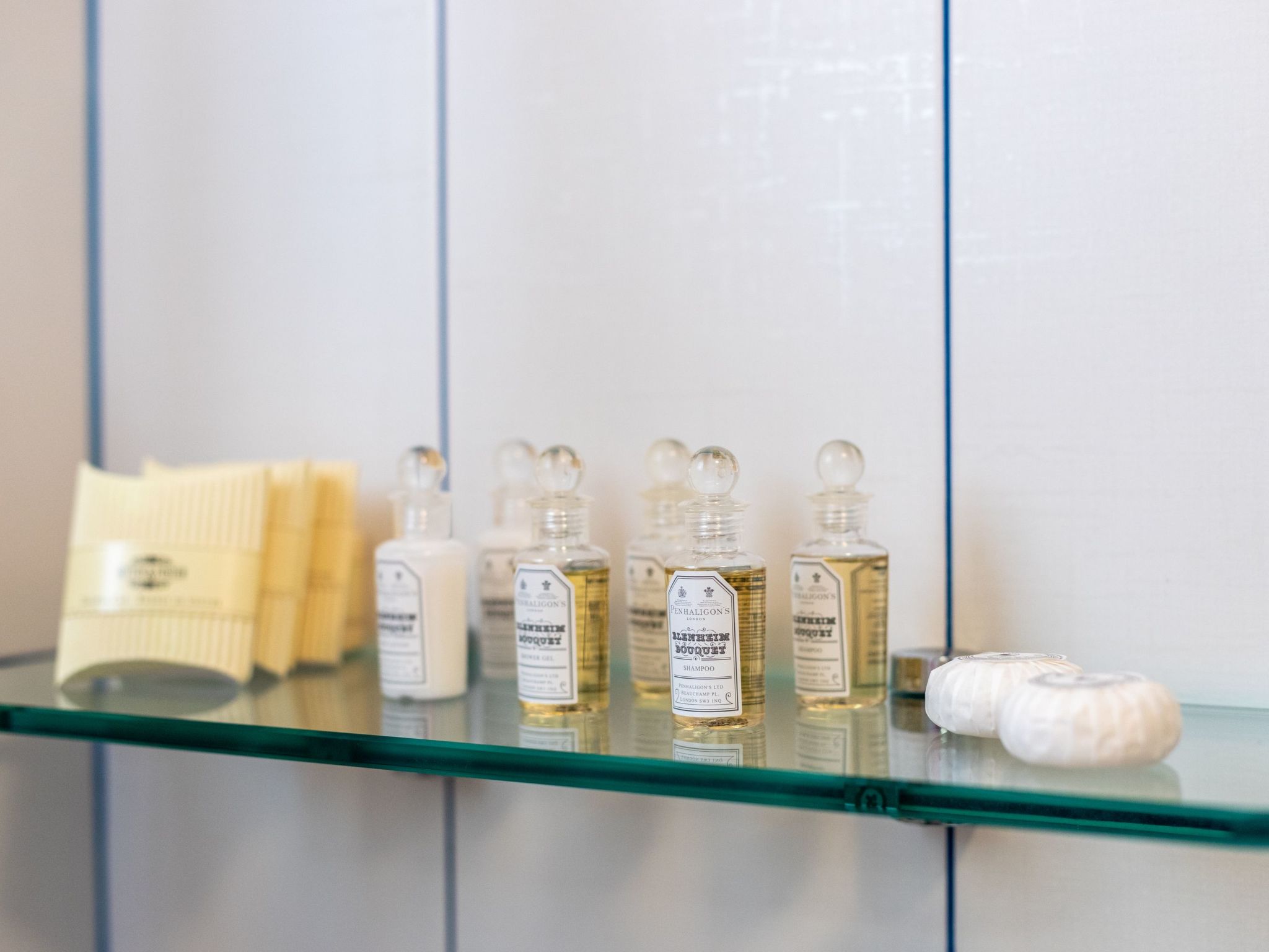 Helle Studio-Ferienwohnung mit Sonnenbalkon-Dedans