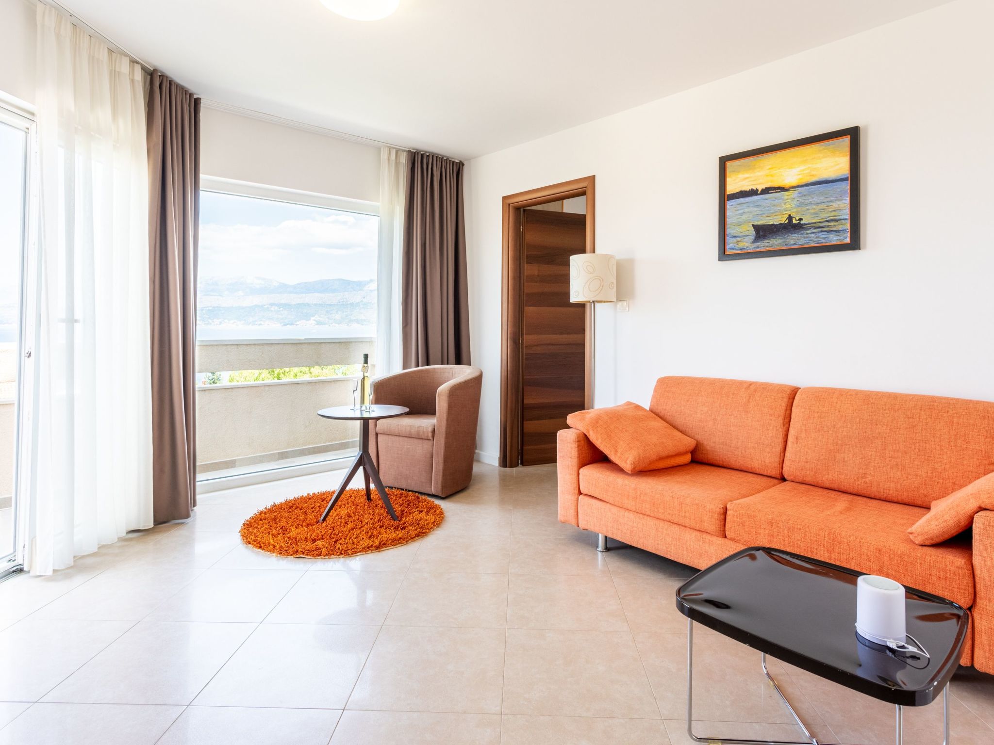 Geräumige Wohnung mit Meerblick vom Sonnenbalkon-Dedans