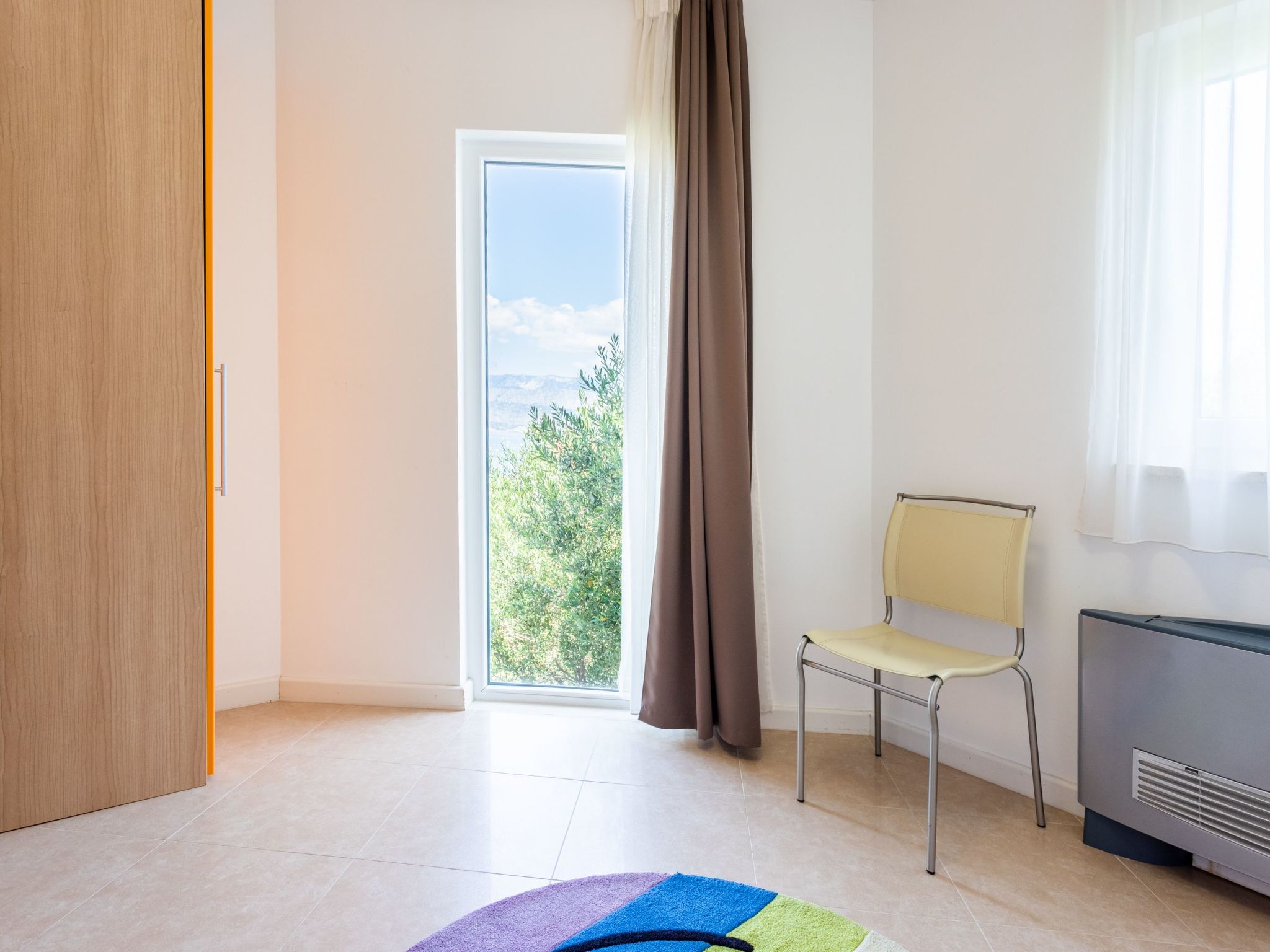 Geräumige Wohnung mit Meerblick vom Sonnenbalkon-Dedans