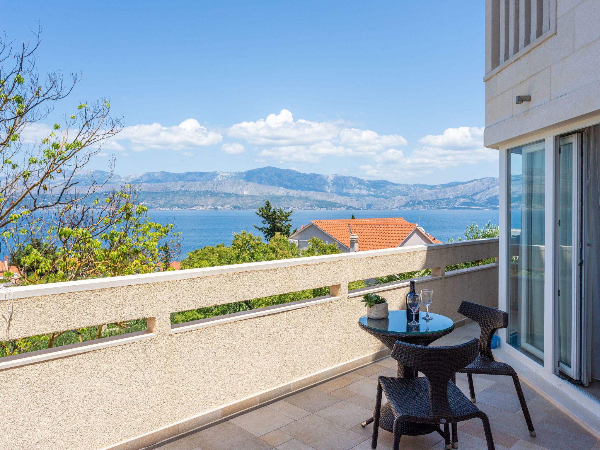 Geräumige Wohnung mit Meerblick vom Sonnenbalkon-Dedans