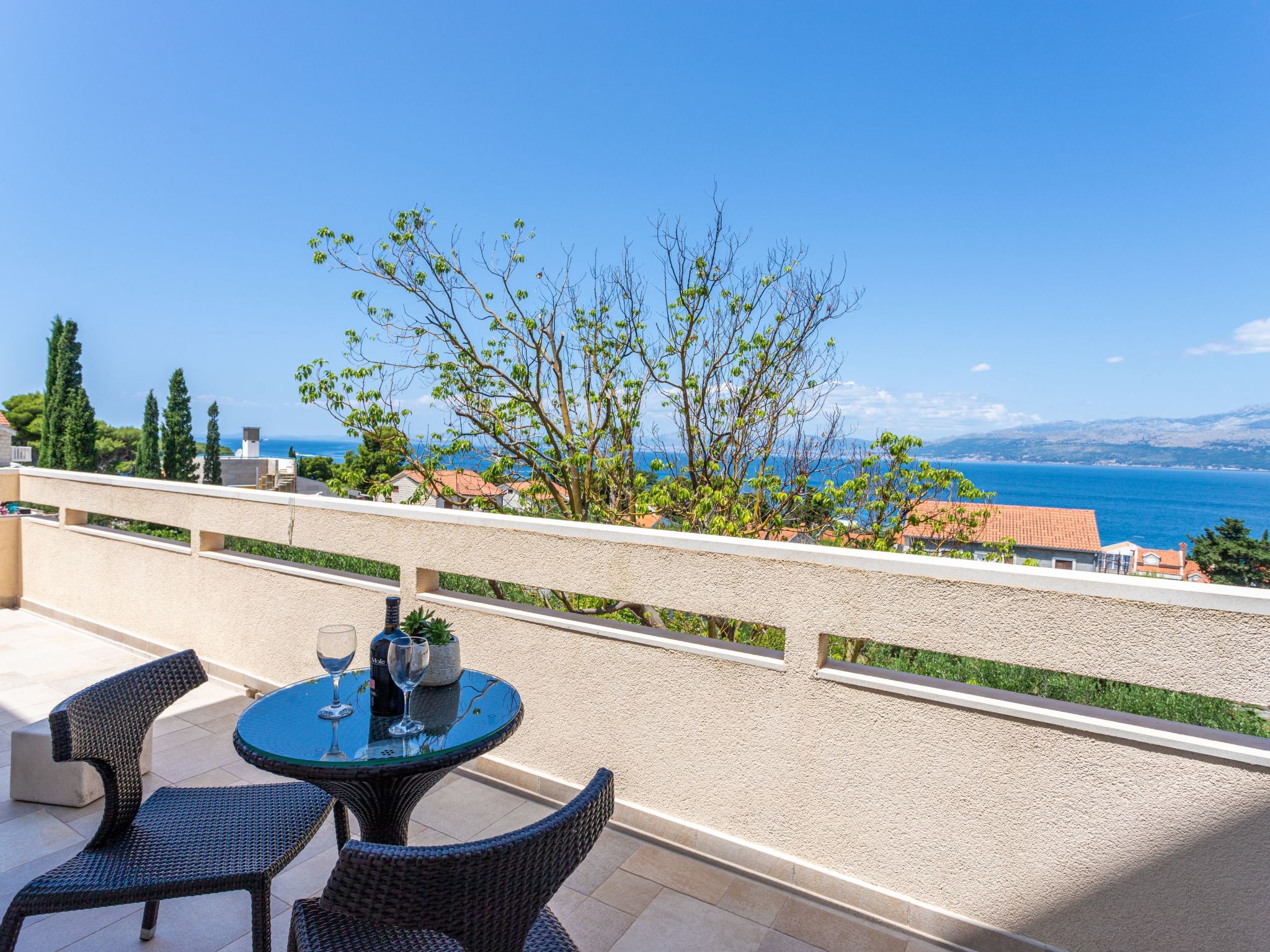 Geräumige Wohnung mit Meerblick vom Sonnenbalkon-Dedans