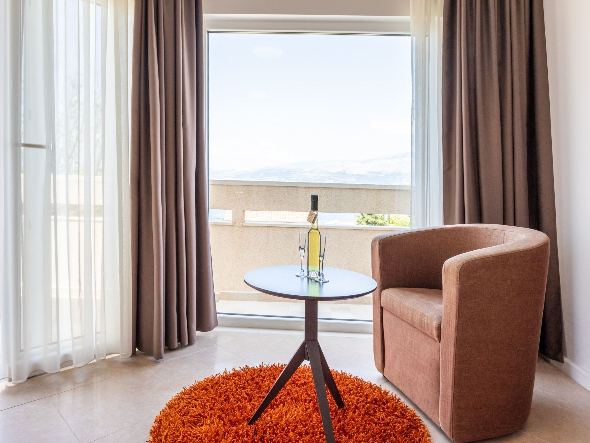 Geräumige Wohnung mit Meerblick vom Sonnenbalkon-Dedans