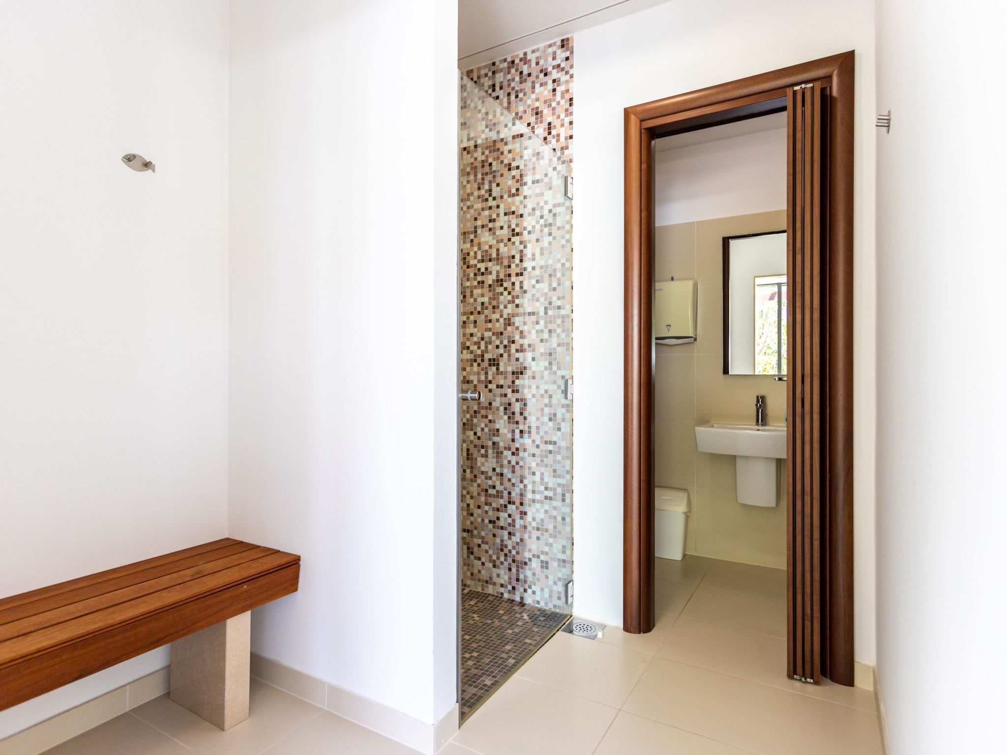 Geräumige Wohnung mit Meerblick vom Sonnenbalkon-Dedans