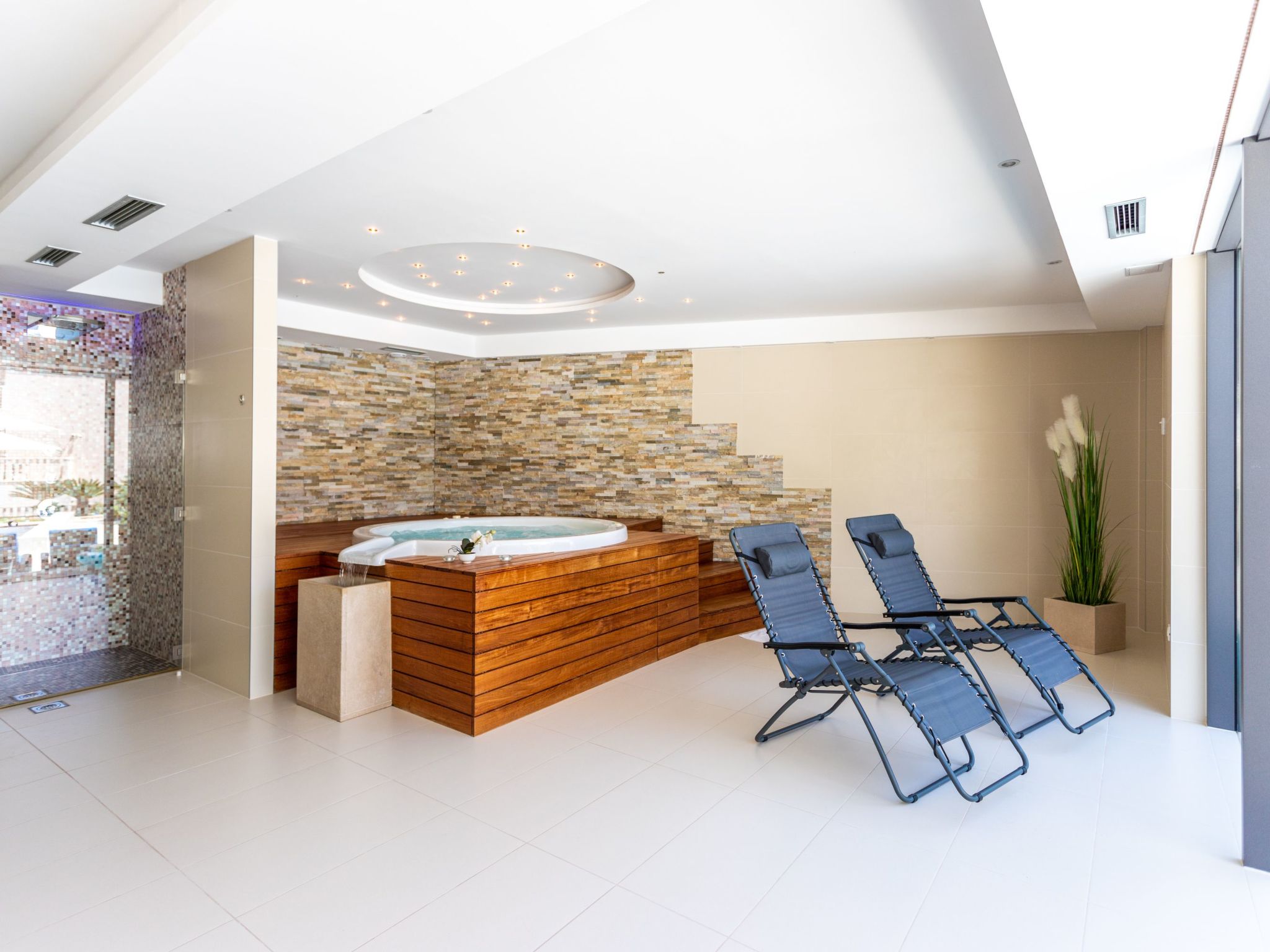 Geräumige Wohnung mit Meerblick vom Sonnenbalkon-Dedans