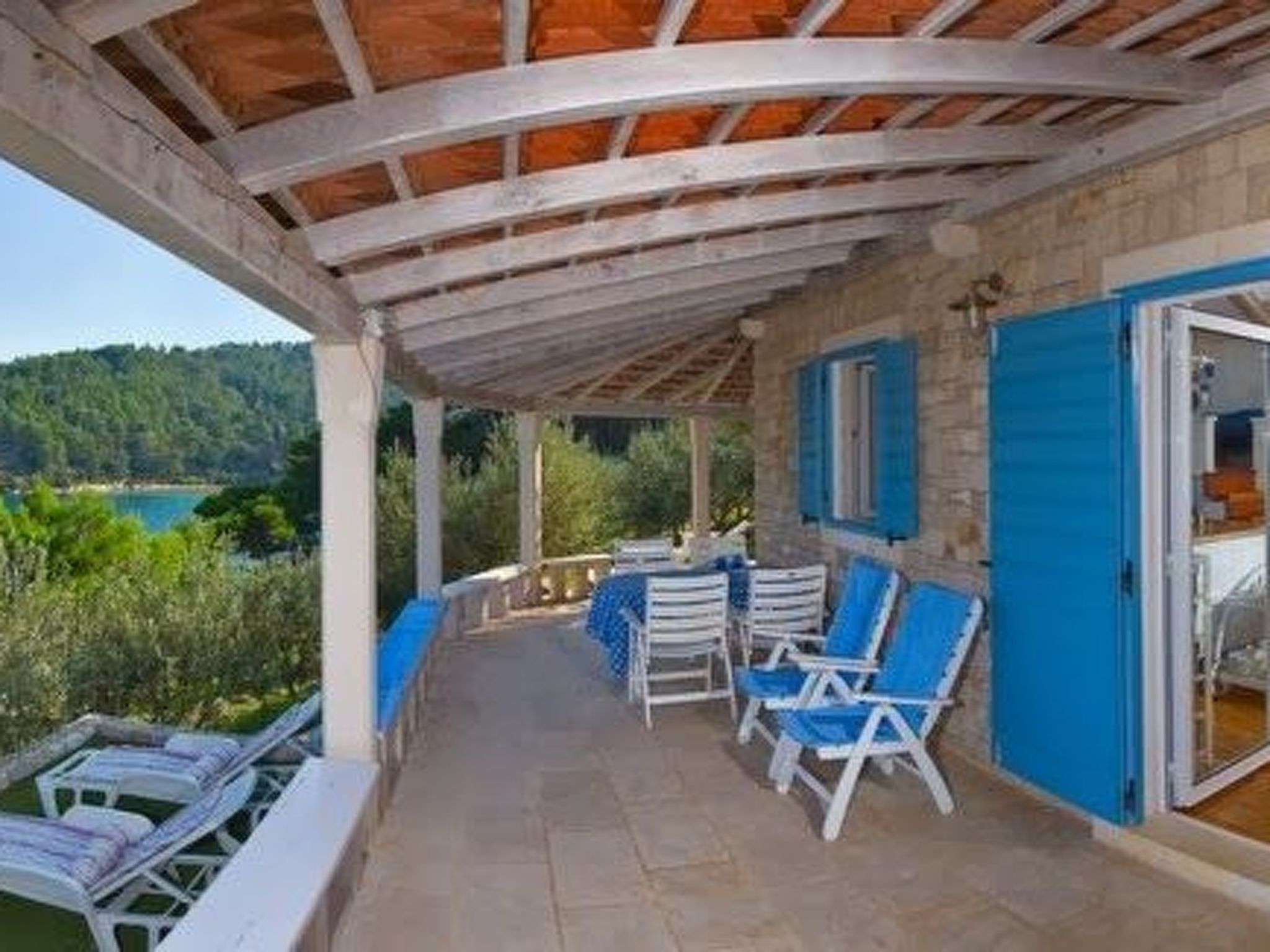 Romantisches traditionelles Natursteinhaus in erster Reihe zum Strand - Robinso