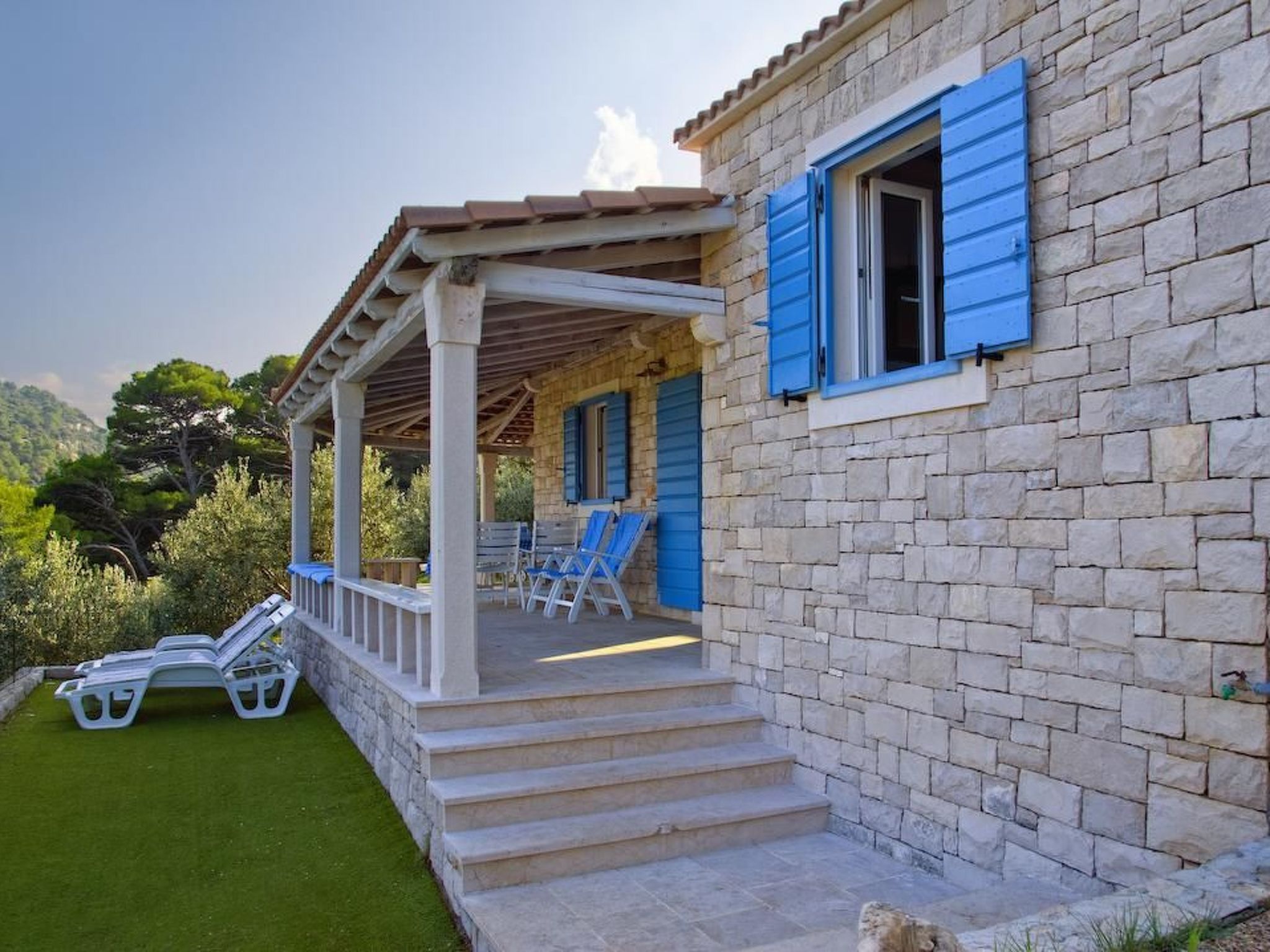 Romantisches traditionelles Natursteinhaus in erster Reihe zum Strand - Robinso-Dehors