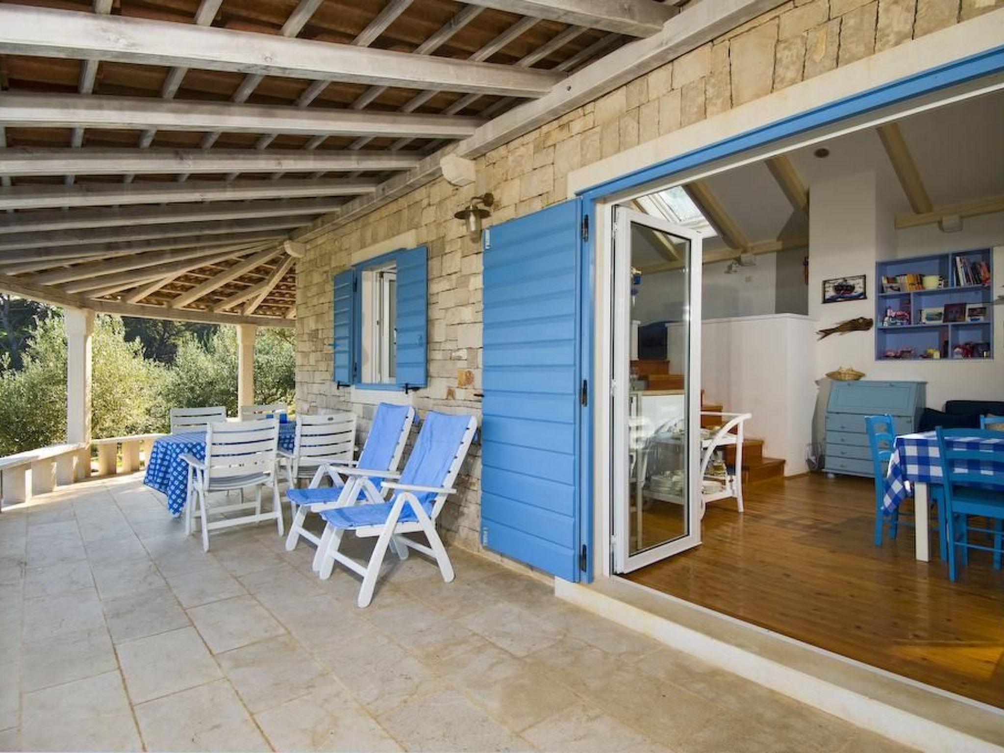 Romantisches traditionelles Natursteinhaus in erster Reihe zum Strand - Robinso-Dehors