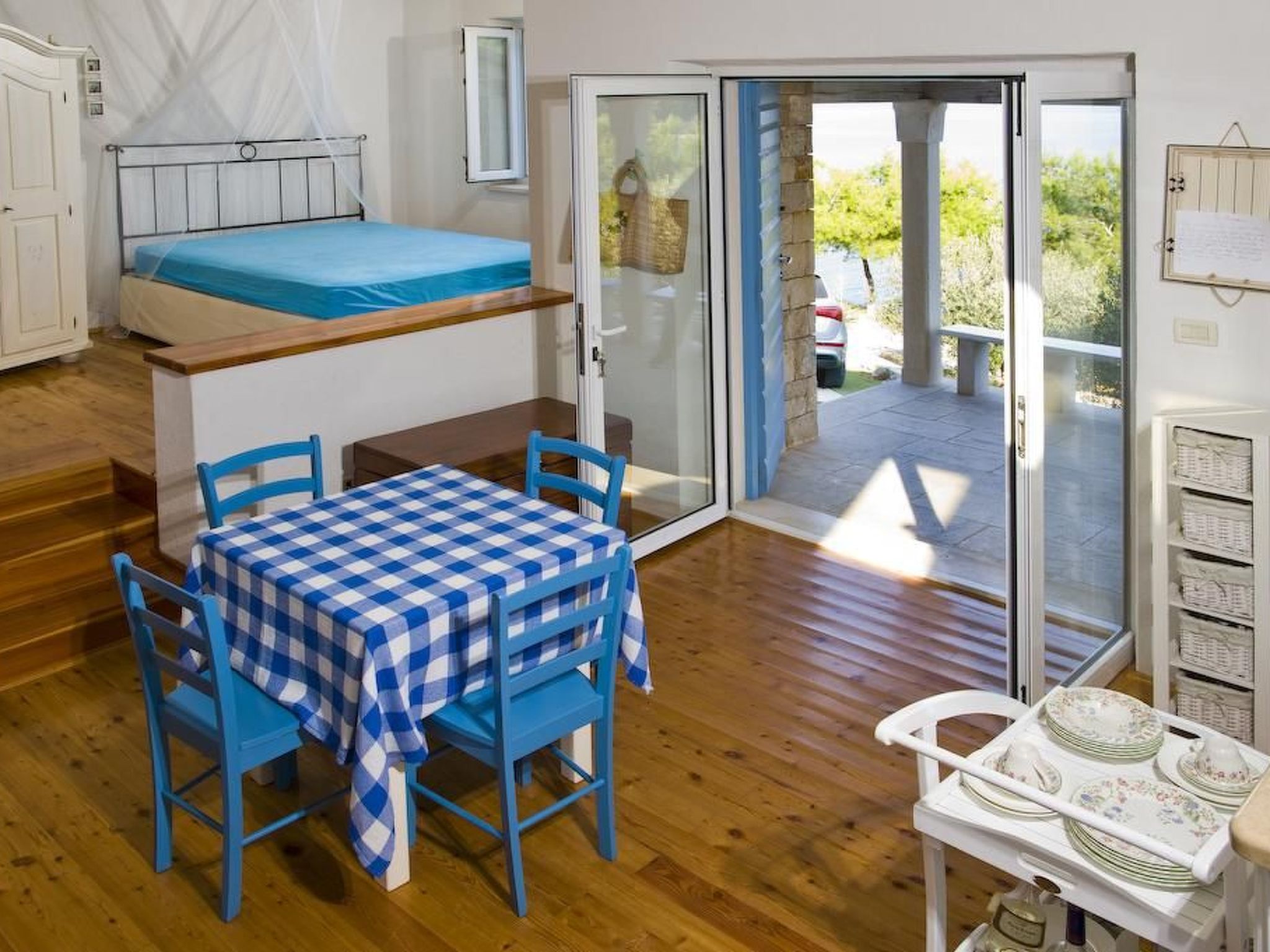 Romantisches traditionelles Natursteinhaus in erster Reihe zum Strand - Robinso-Dedans