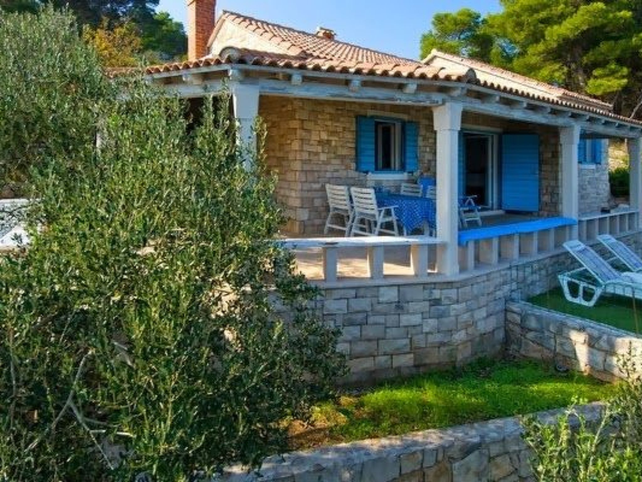 Romantisches traditionelles Natursteinhaus in erster Reihe zum Strand - Robinso-Dehors