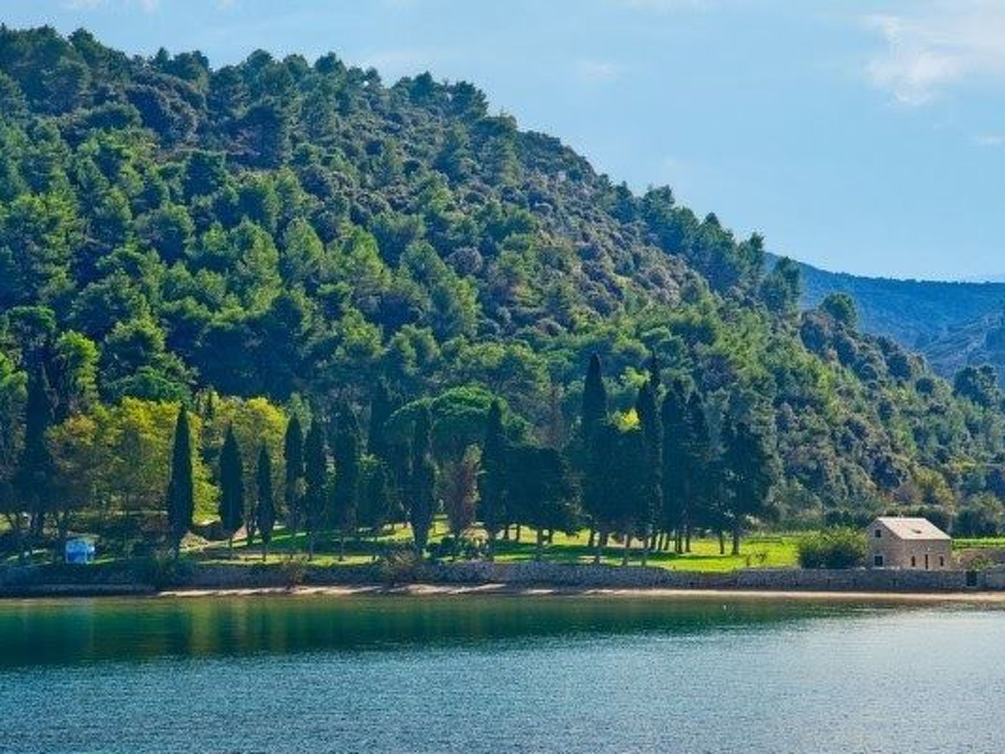 Romantisches traditionelles Natursteinhaus in erster Reihe zum Strand - Robinso-Dehors