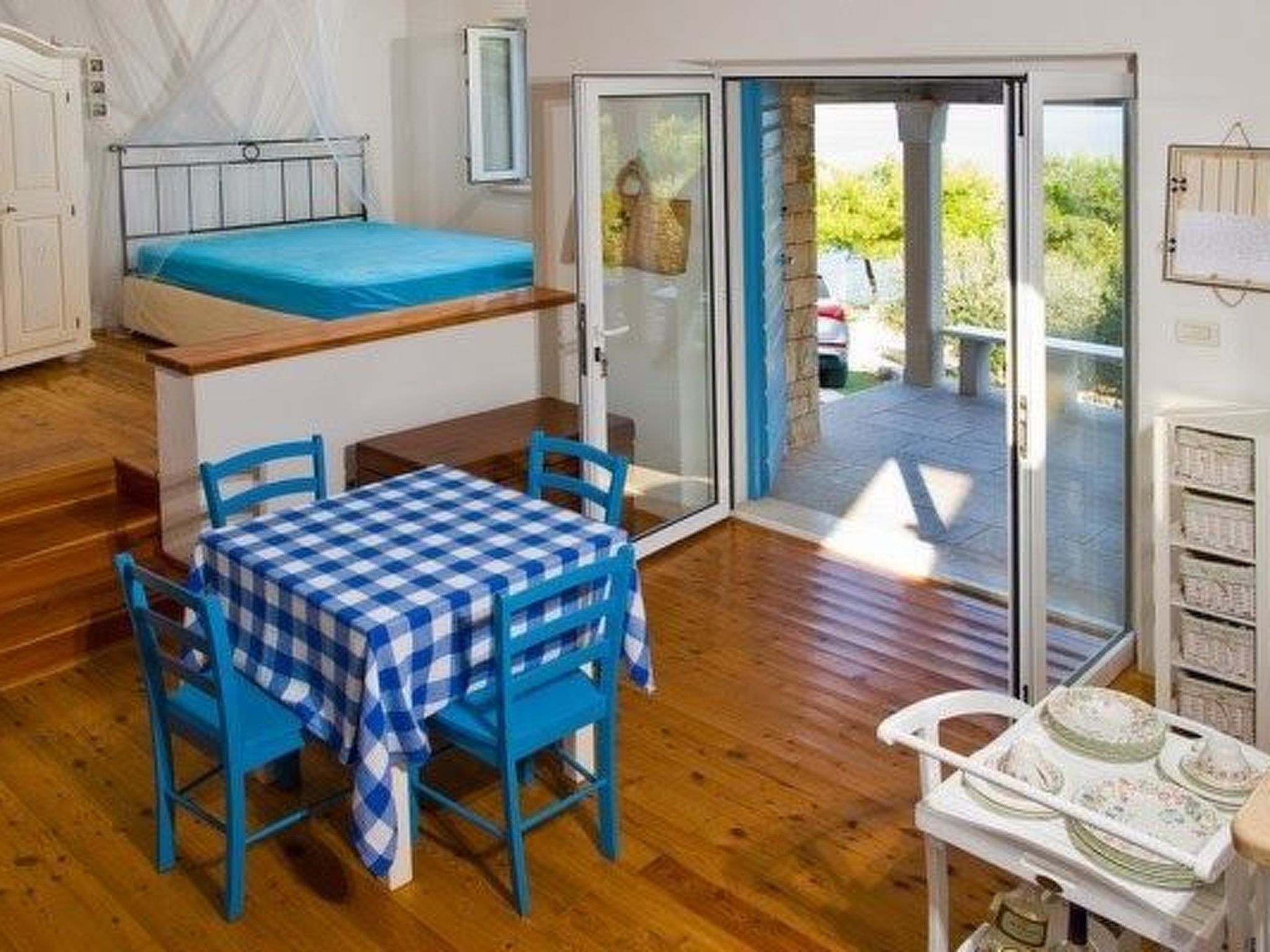 Romantisches traditionelles Natursteinhaus in erster Reihe zum Strand - Robinso-Image-tags.info