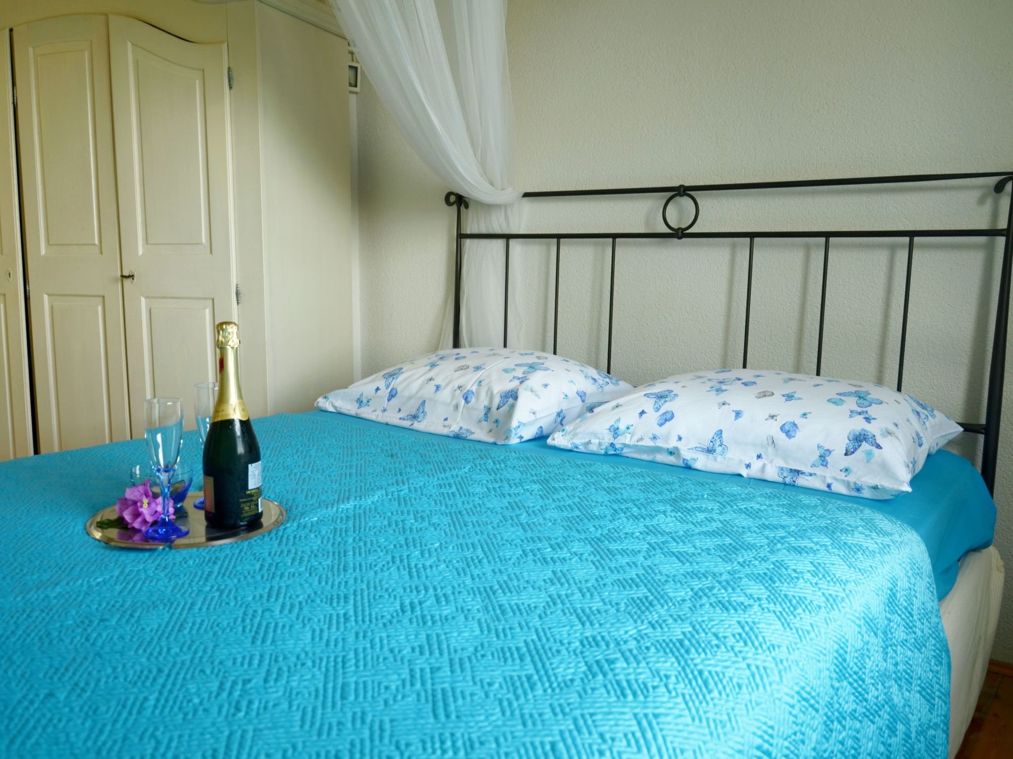 Romantisches traditionelles Natursteinhaus in erster Reihe zum Strand - Robinso-Dedans