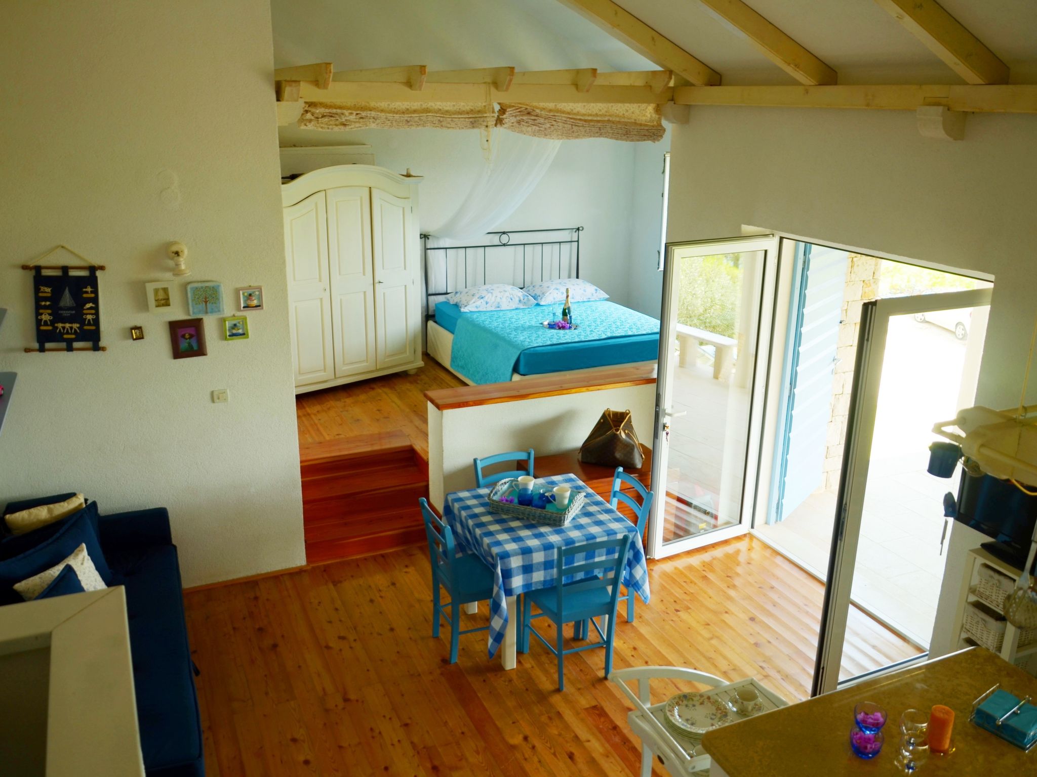 Romantisches traditionelles Natursteinhaus in erster Reihe zum Strand - Robinso-Dedans