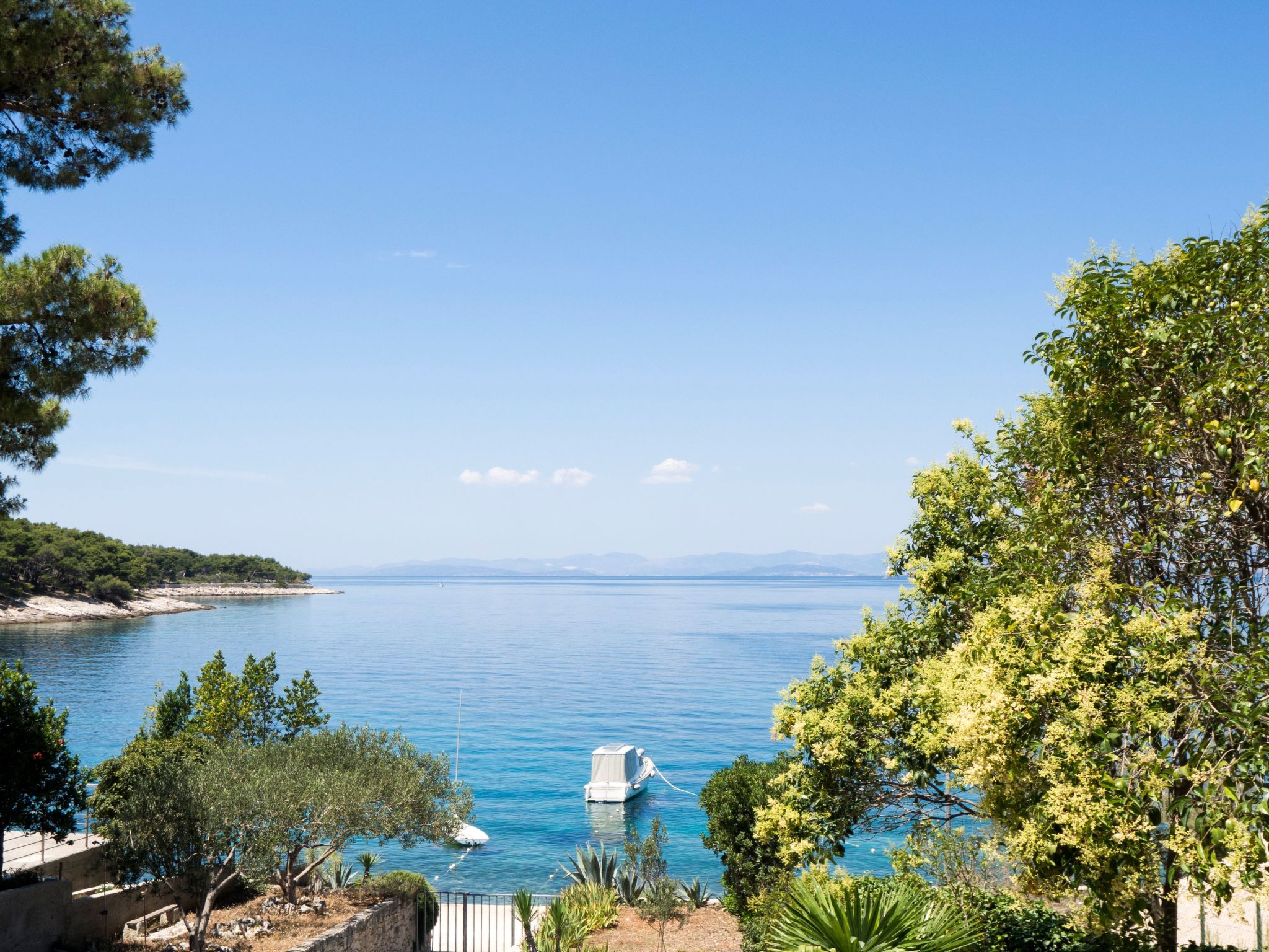 Strandnahe Ferienwohnung mit großer Terrasse Apartment in Brac Island