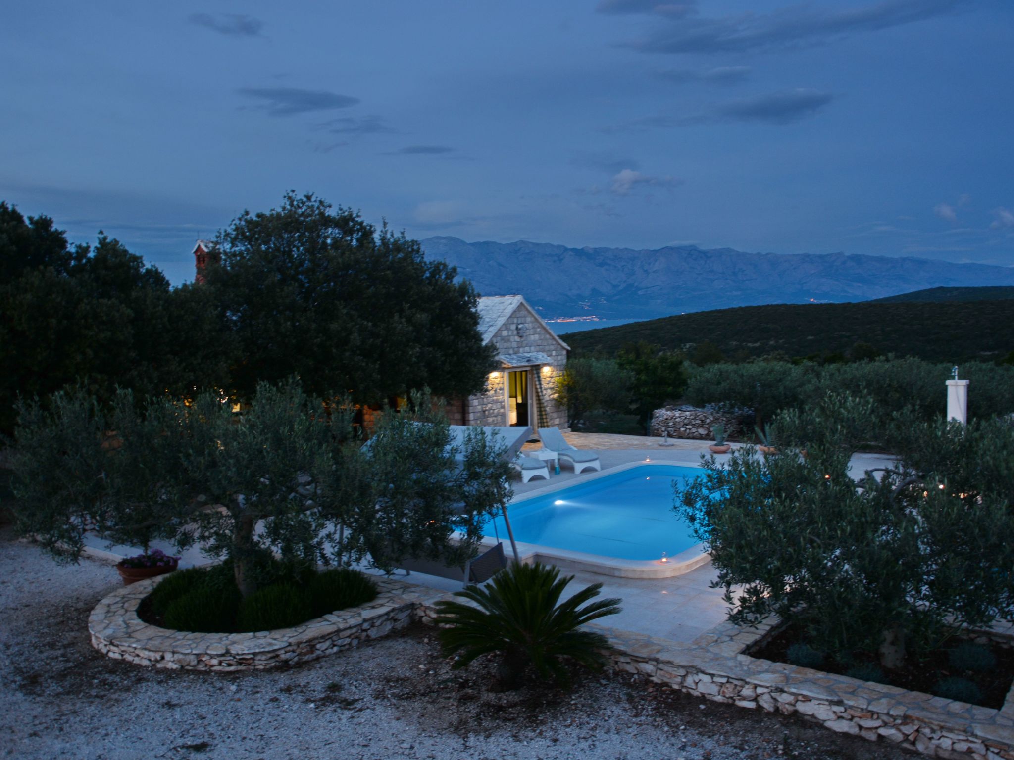 Mit Terrasse und Pool in herrlicher Naturlandschaft-Dehors