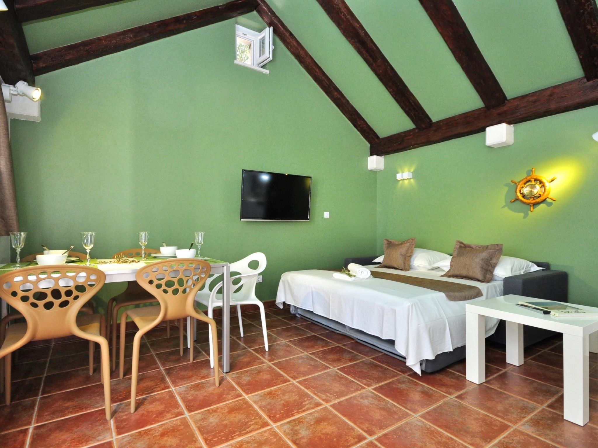 Mit Terrasse und Pool in herrlicher Naturlandschaft-Dedans