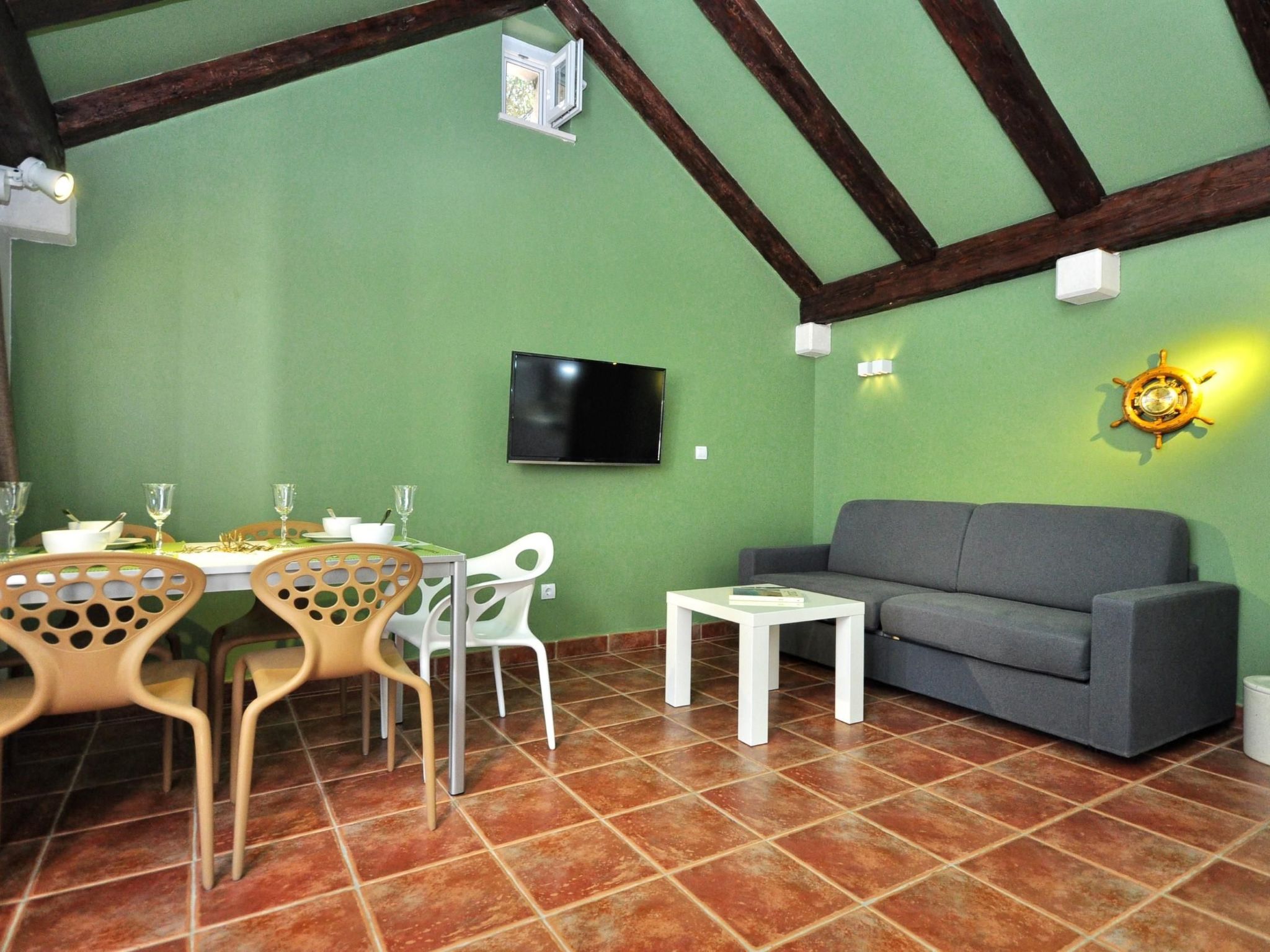 Mit Terrasse und Pool in herrlicher Naturlandschaft-Dedans