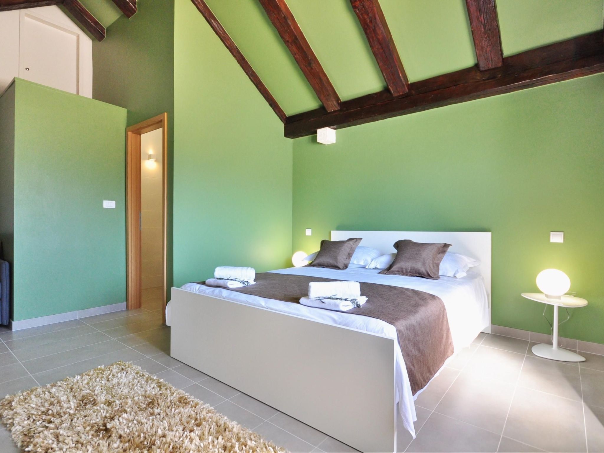 Mit Terrasse und Pool in herrlicher Naturlandschaft-Dedans