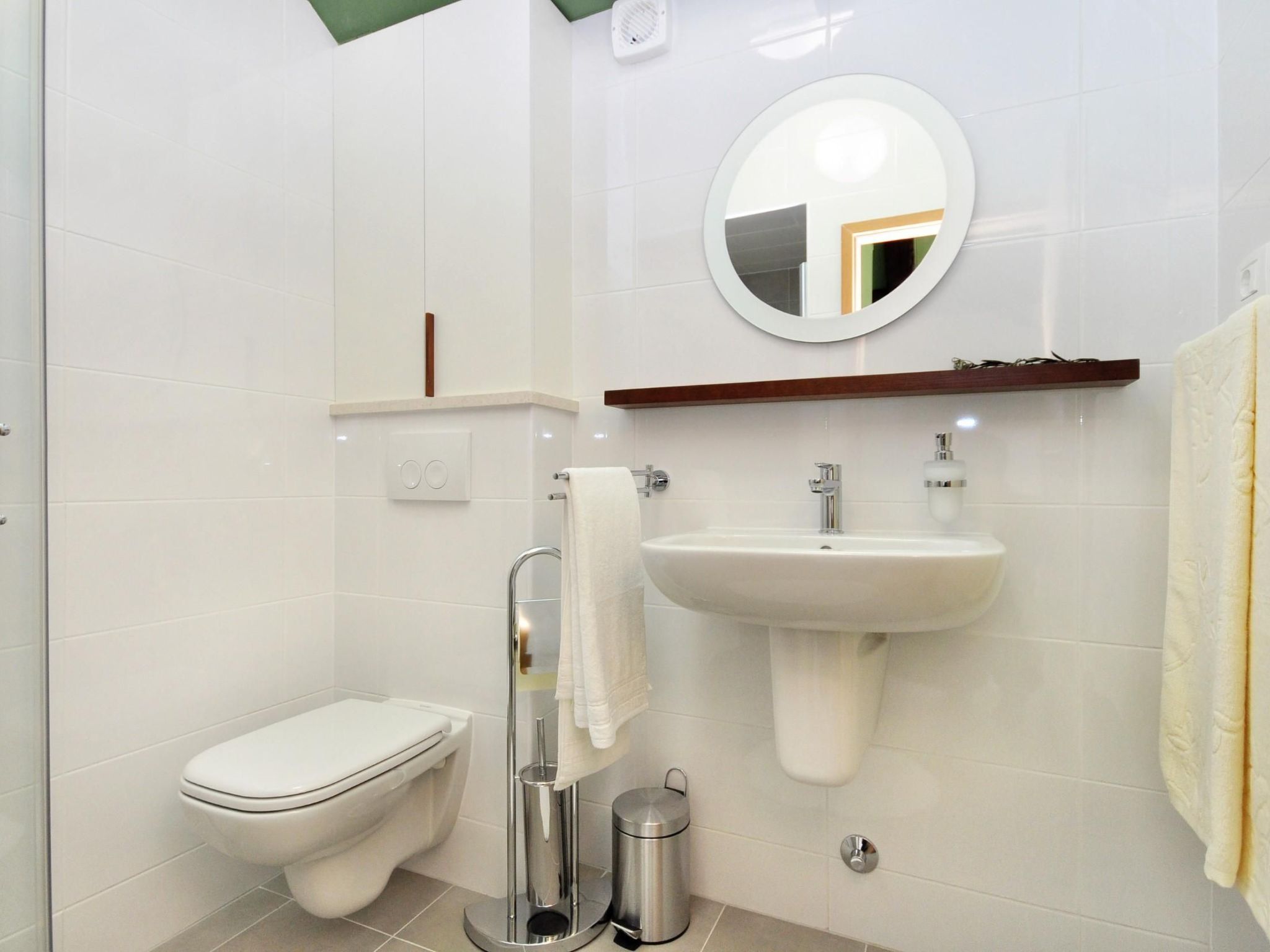 Mit Terrasse und Pool in herrlicher Naturlandschaft-Image-tags.info