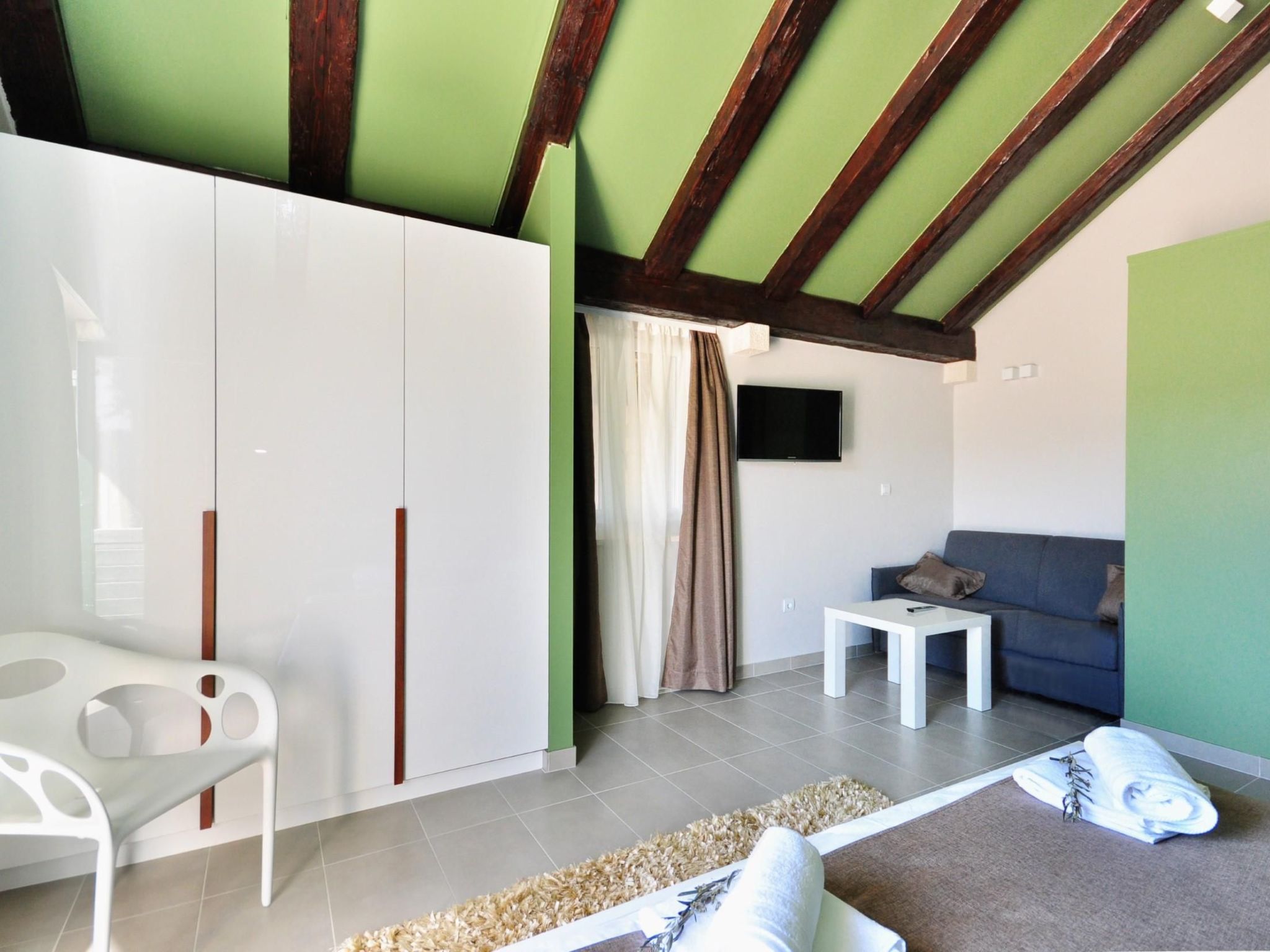 Mit Terrasse und Pool in herrlicher Naturlandschaft-Image-tags.info