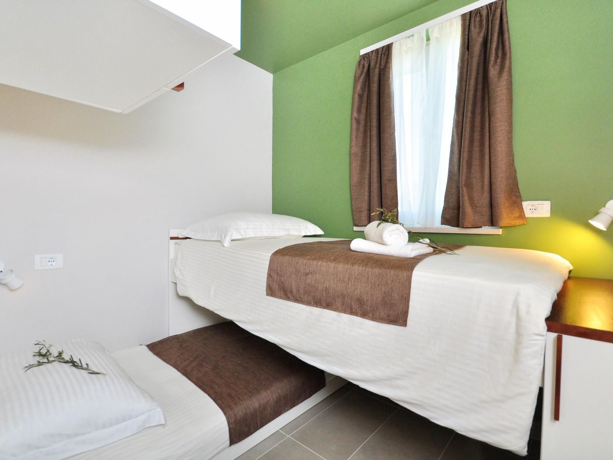 Mit Terrasse und Pool in herrlicher Naturlandschaft-Image-tags.info