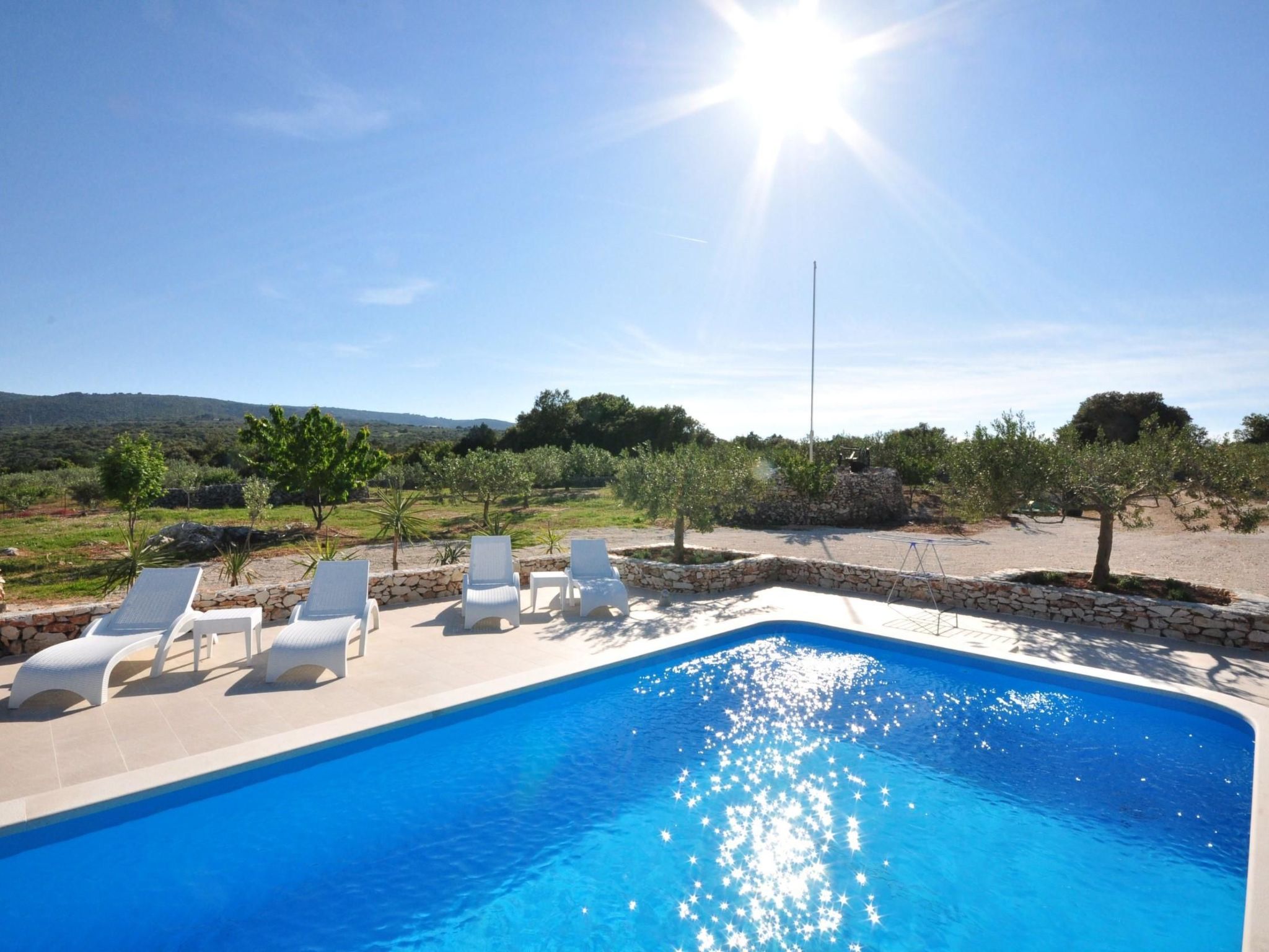 Mit Terrasse und Pool in herrlicher Naturlandschaft-Dehors