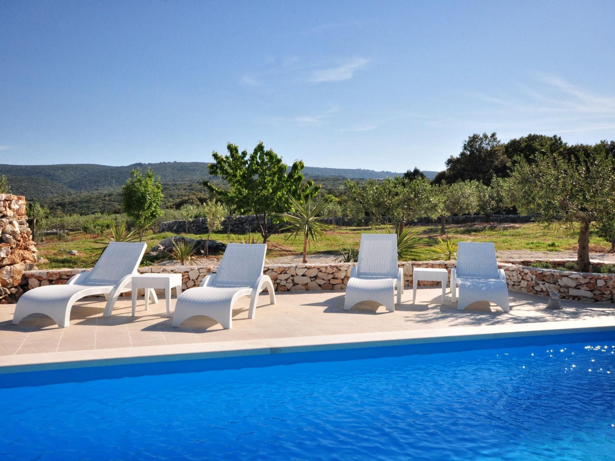 Mit Terrasse und Pool in herrlicher Naturlandschaft-Dehors