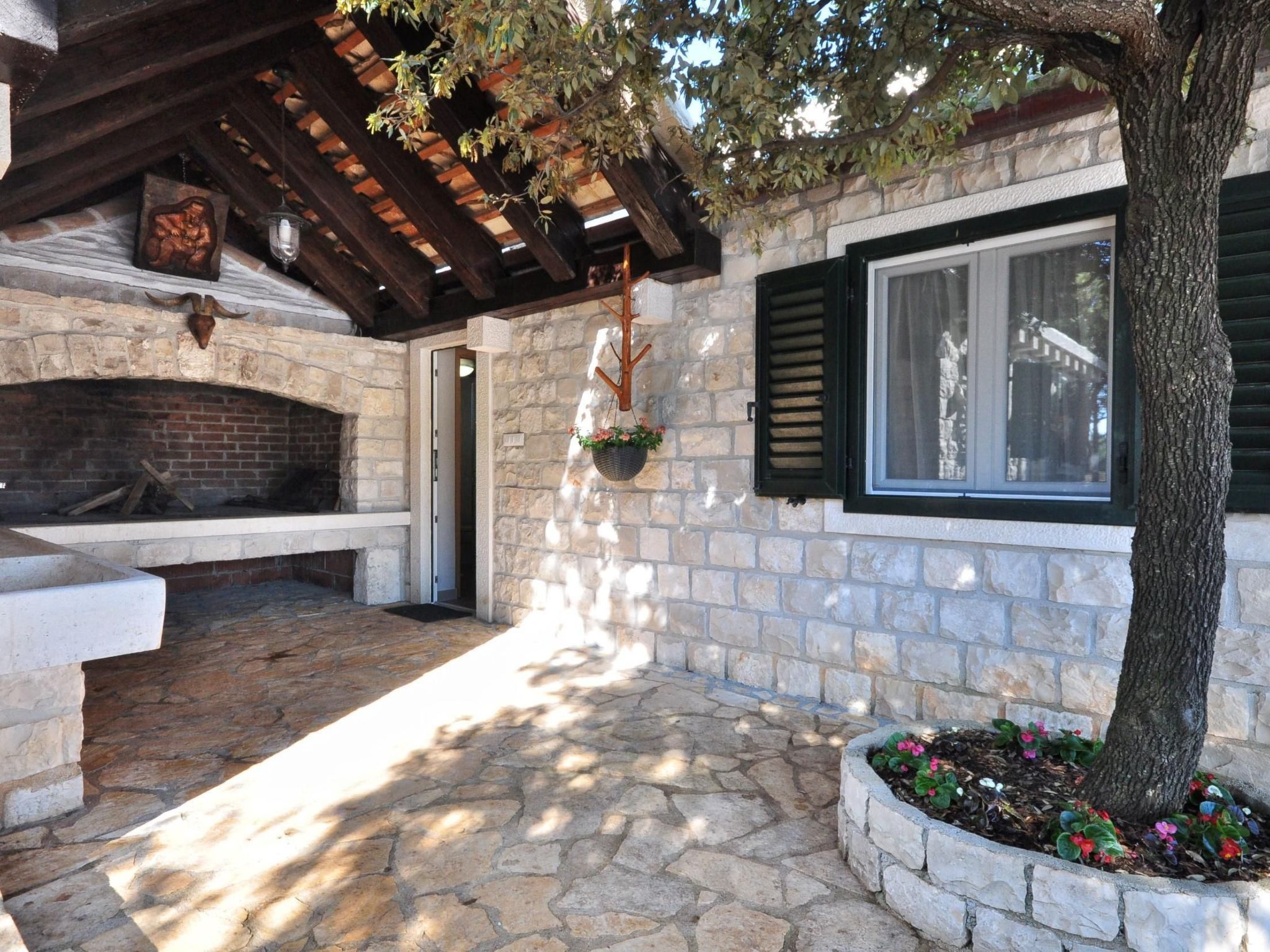 Mit Terrasse und Pool in herrlicher Naturlandschaft-Dehors