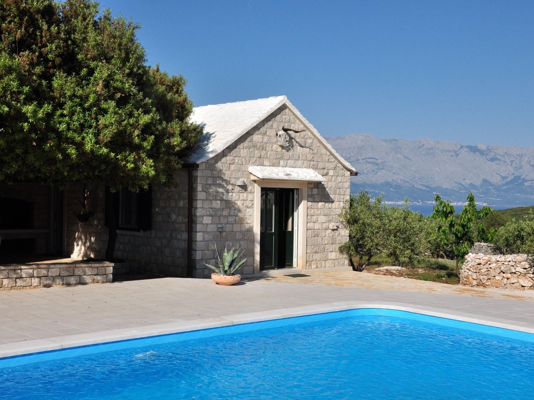 Mit Terrasse und Pool in herrlicher Naturlandschaft-Dehors
